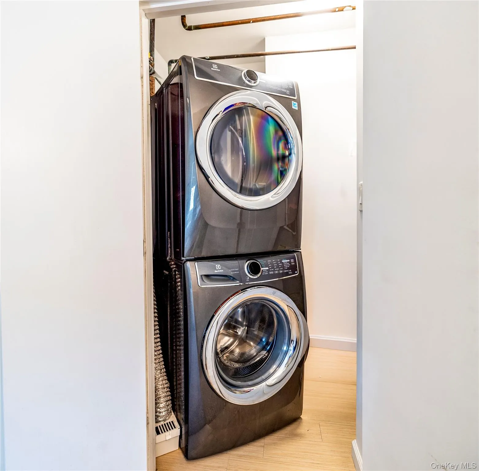 Full Size Washer and Dryer in Unit! Full Size Washer and Dryer in Unit!