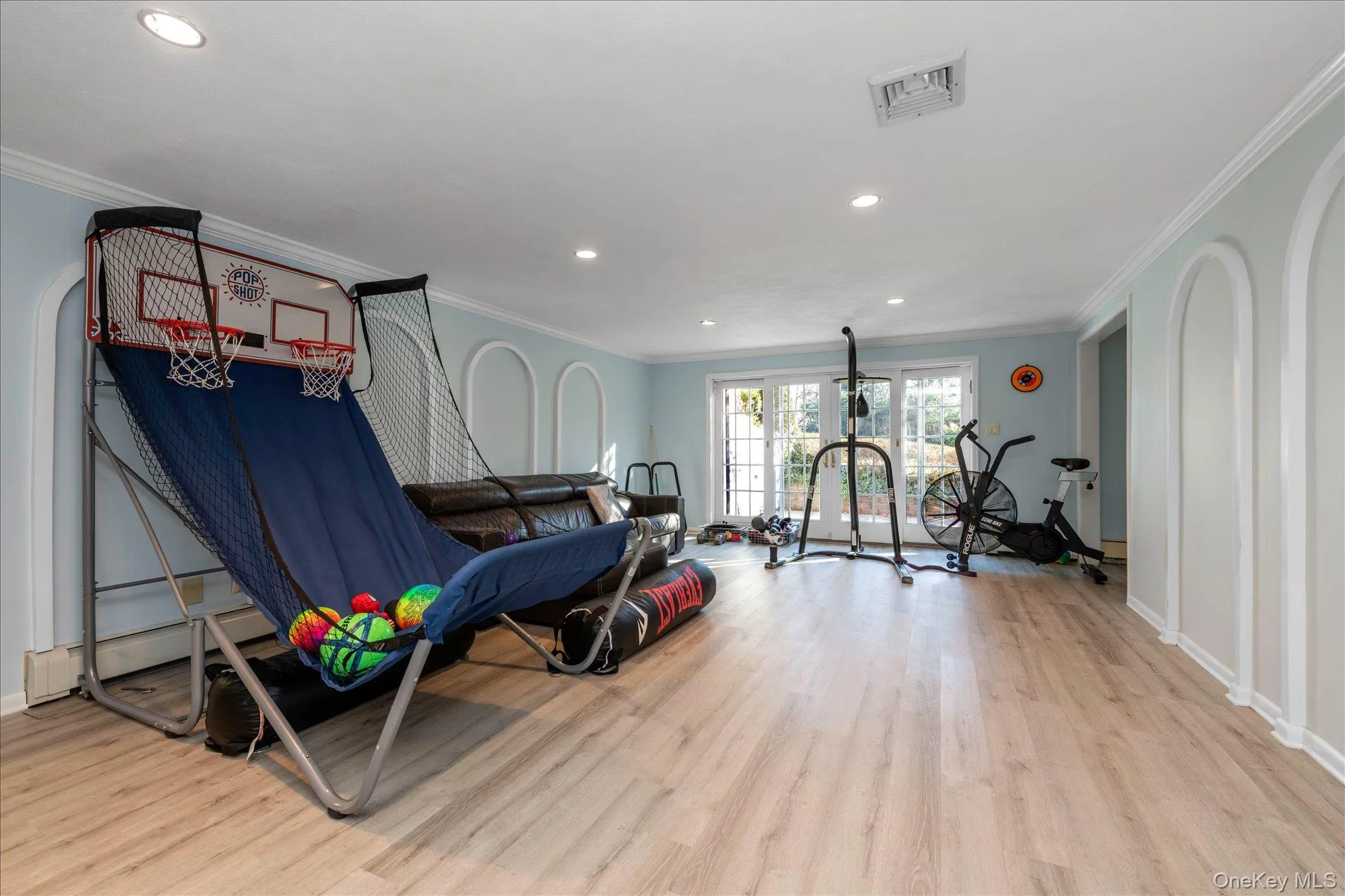 200 Hummingbird Drive, North Hempstead, NY, 4 Bedrooms Bedrooms, 4 Rooms Rooms,3 BathroomsBathrooms,Residential Lease,For Rent,Hummingbird,0,1037193 200 Hummingbird Drive, North Hempstead, NY, 4 Bedrooms Bedrooms, 4 Rooms Rooms,3 BathroomsBathrooms,Residential Lease,For Rent,Hummingbird,0,1037193