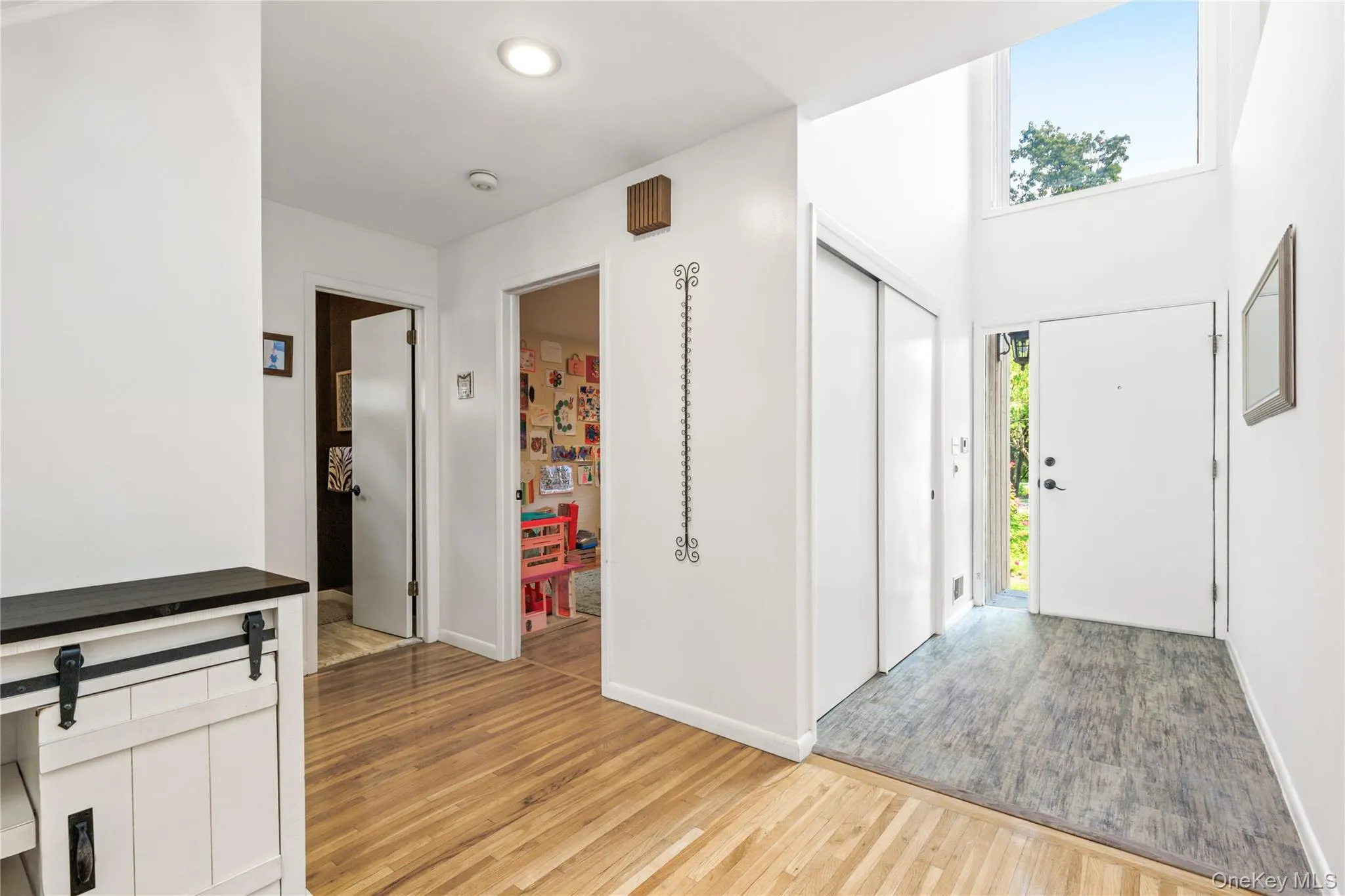 Lovely foyer with high ceilings Lovely foyer with high ceilings