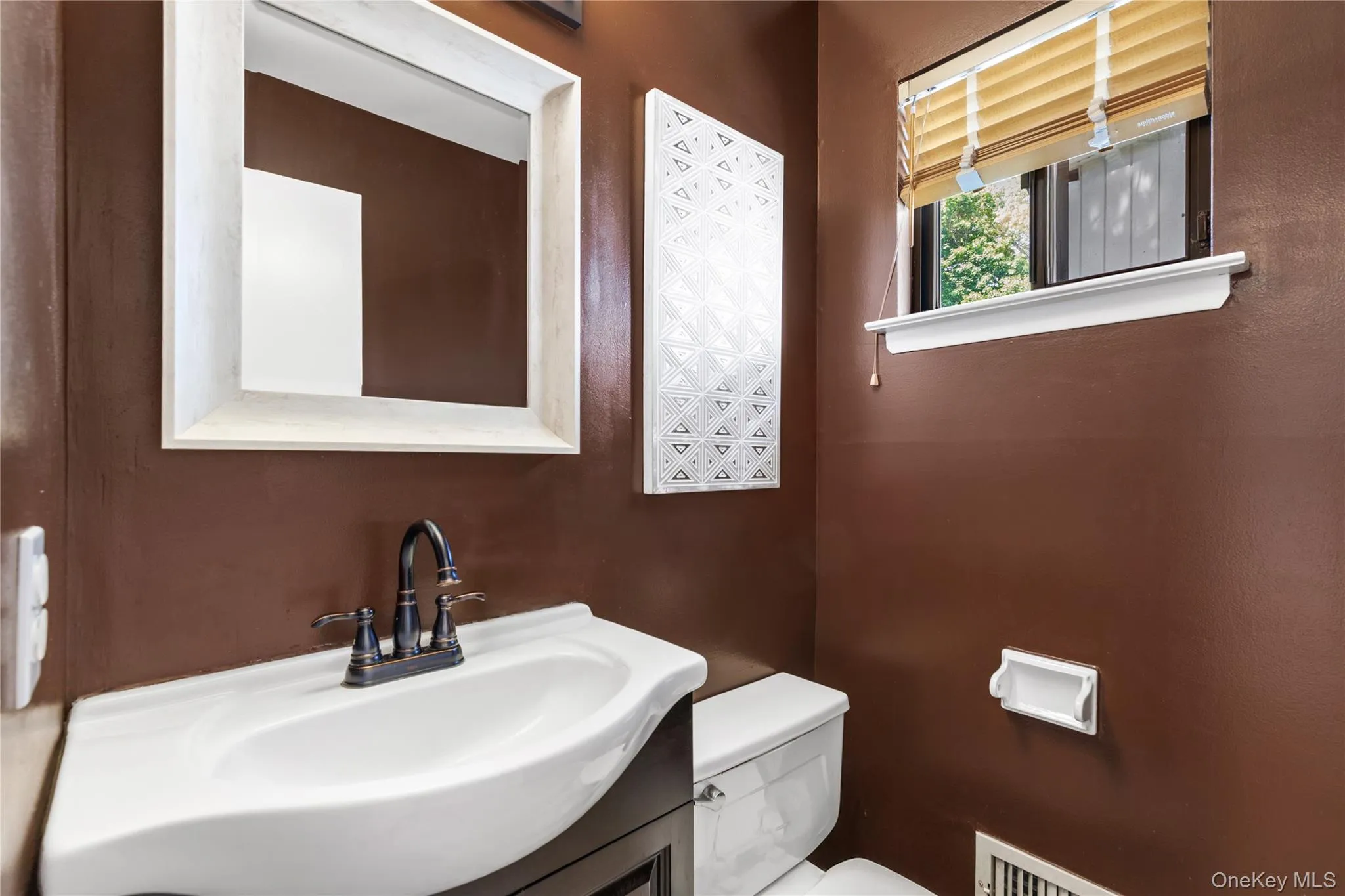 Powder room Powder room
