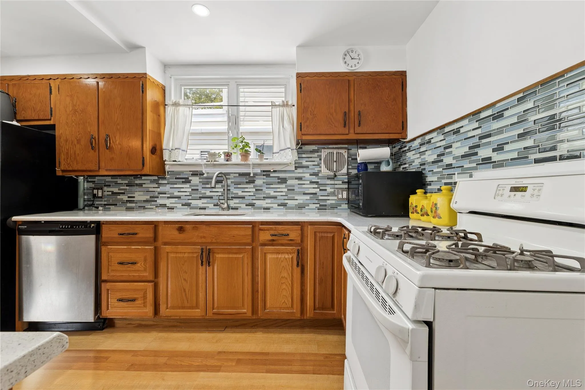 3236 Jordan Street, New York, NY, 3 Bedrooms Bedrooms, 7 Rooms Rooms,2 BathroomsBathrooms,Residential,For Rent,Jordan,0,1037228 3236 Jordan Street, New York, NY, 3 Bedrooms Bedrooms, 7 Rooms Rooms,2 BathroomsBathrooms,Residential,For Rent,Jordan,0,1037228