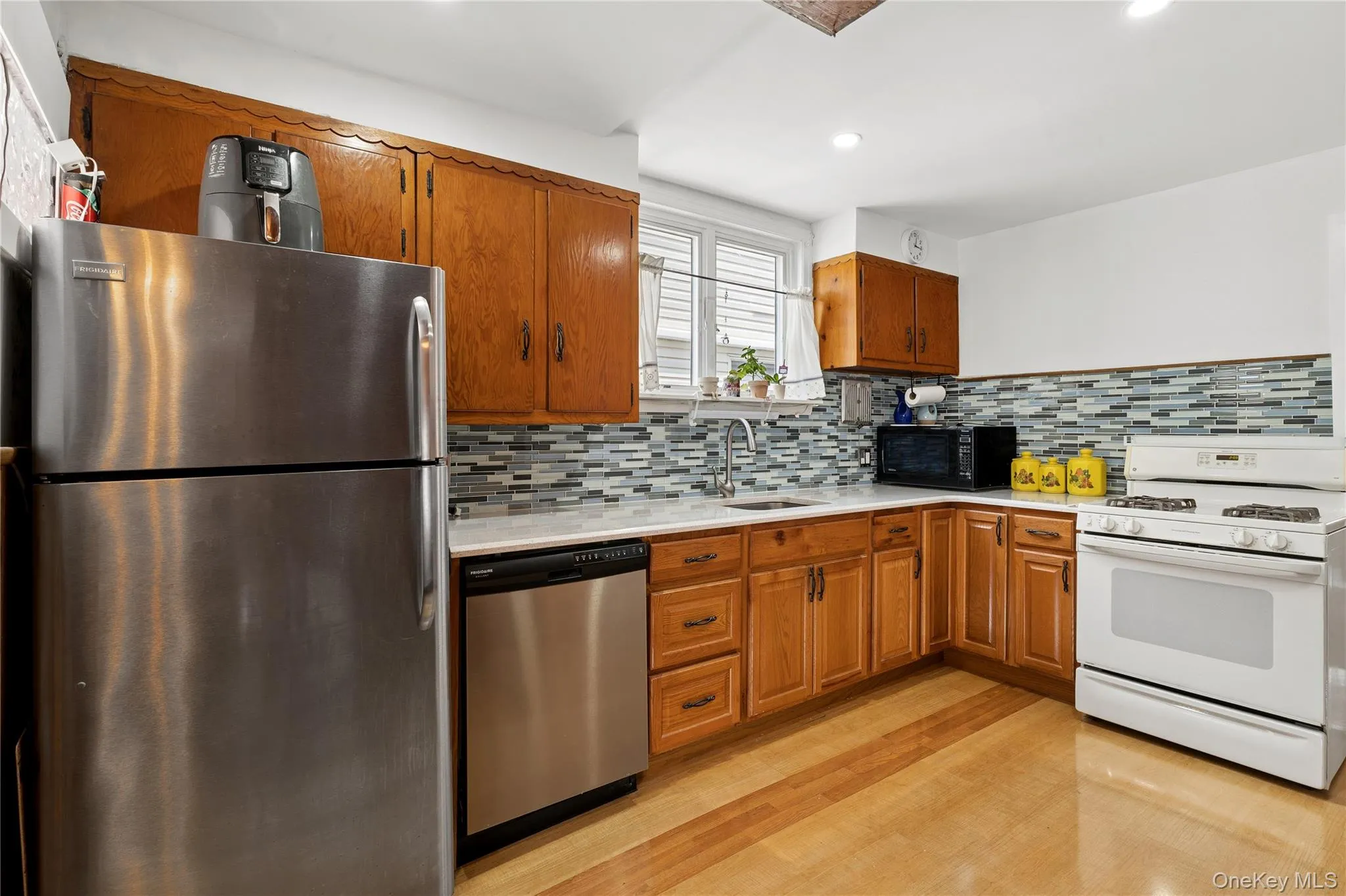 3236 Jordan Street, New York, NY, 3 Bedrooms Bedrooms, 7 Rooms Rooms,2 BathroomsBathrooms,Residential,For Rent,Jordan,0,1037228 3236 Jordan Street, New York, NY, 3 Bedrooms Bedrooms, 7 Rooms Rooms,2 BathroomsBathrooms,Residential,For Rent,Jordan,0,1037228