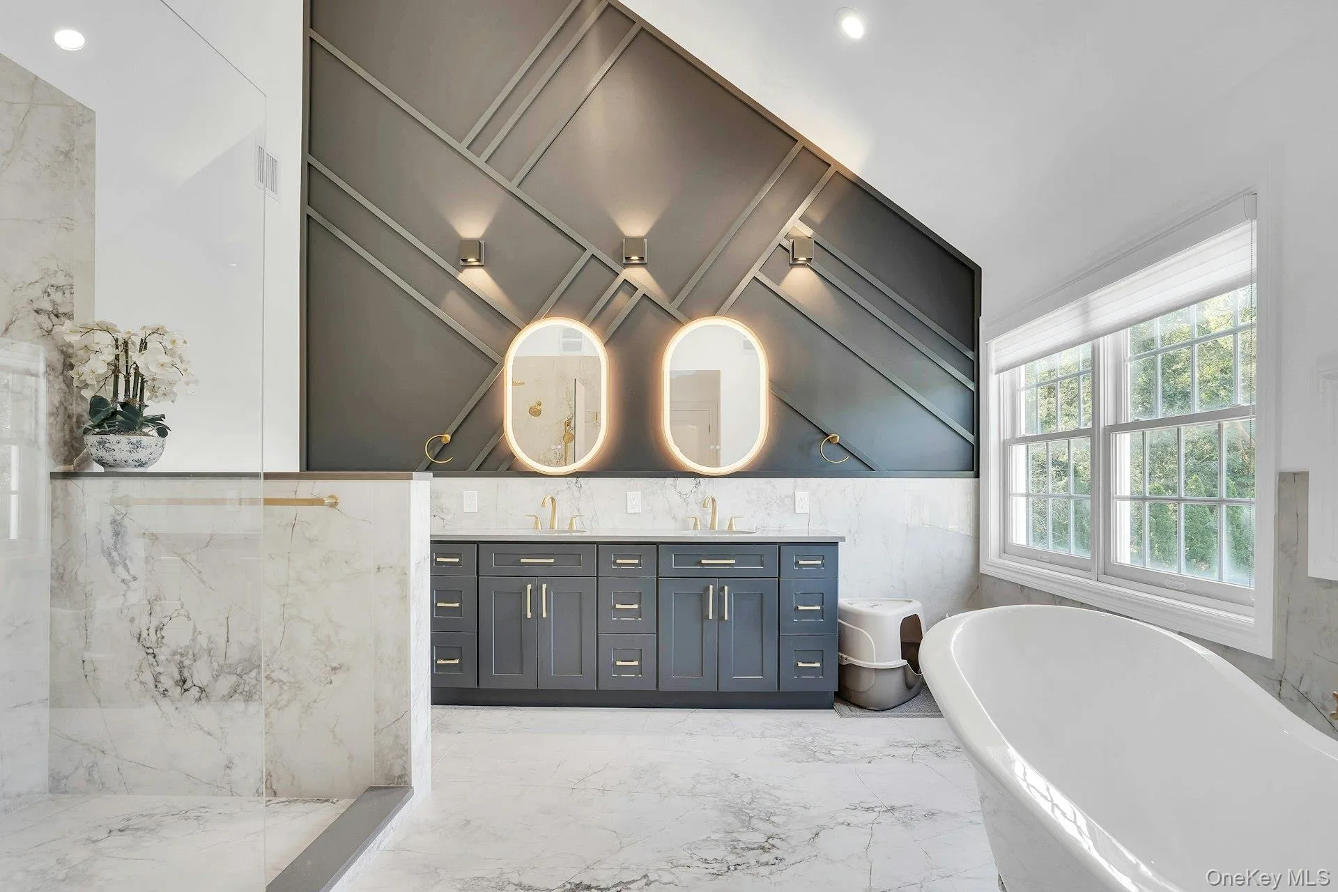 Beautifully renovated showstopper of a bathroom. Beautifully renovated showstopper of a bathroom.