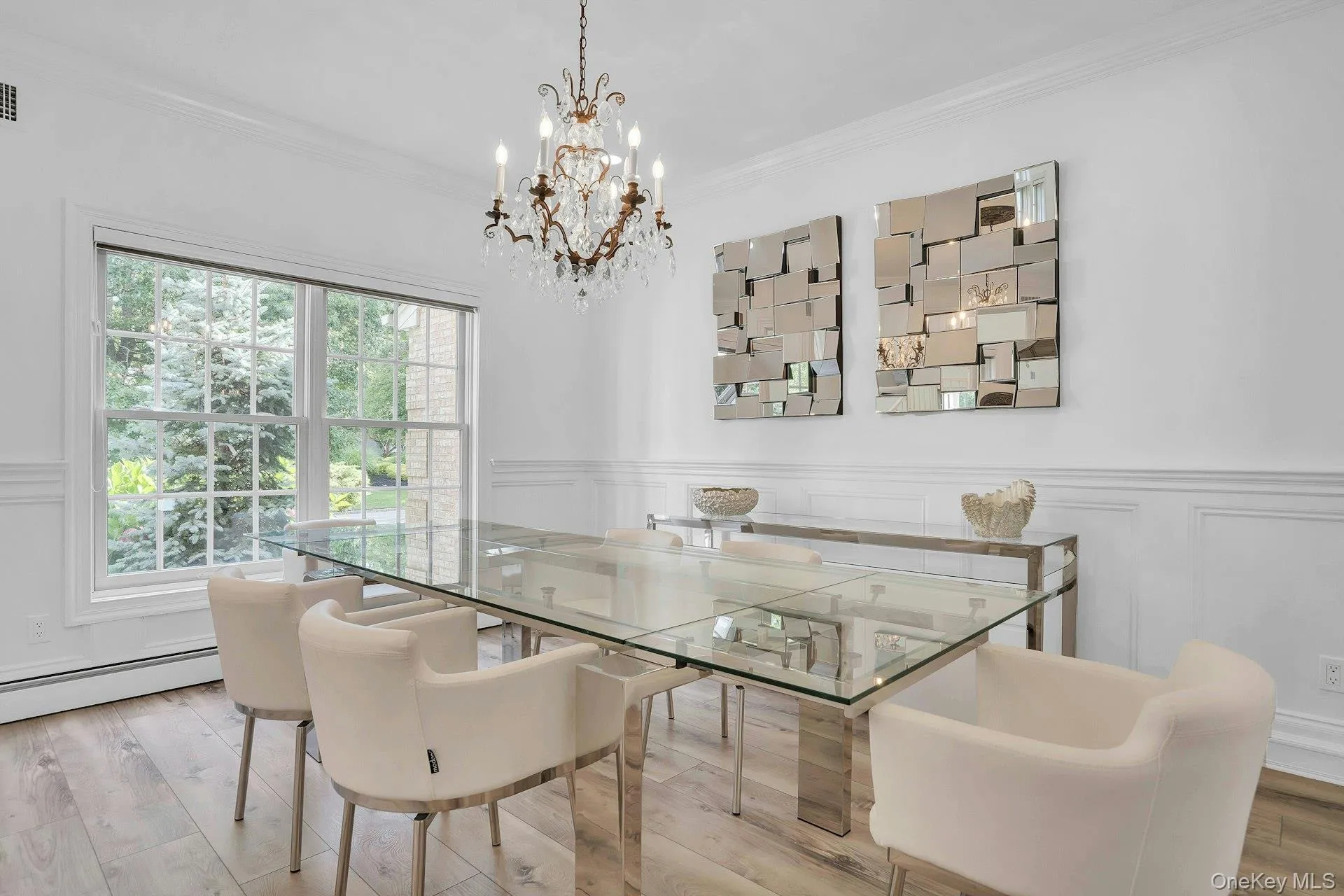Lovely dining room to entertain in. Lovely dining room to entertain in.