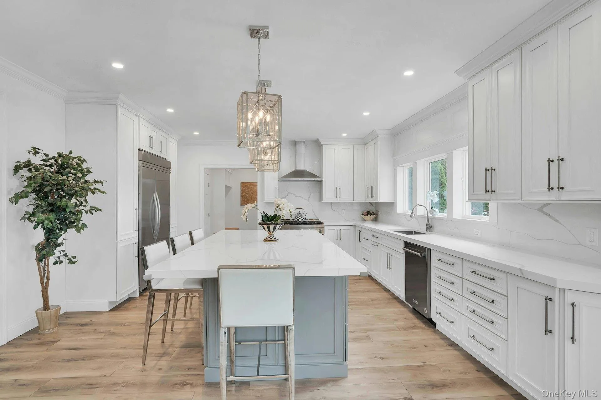 This is a big kitchen! This is a big kitchen!
