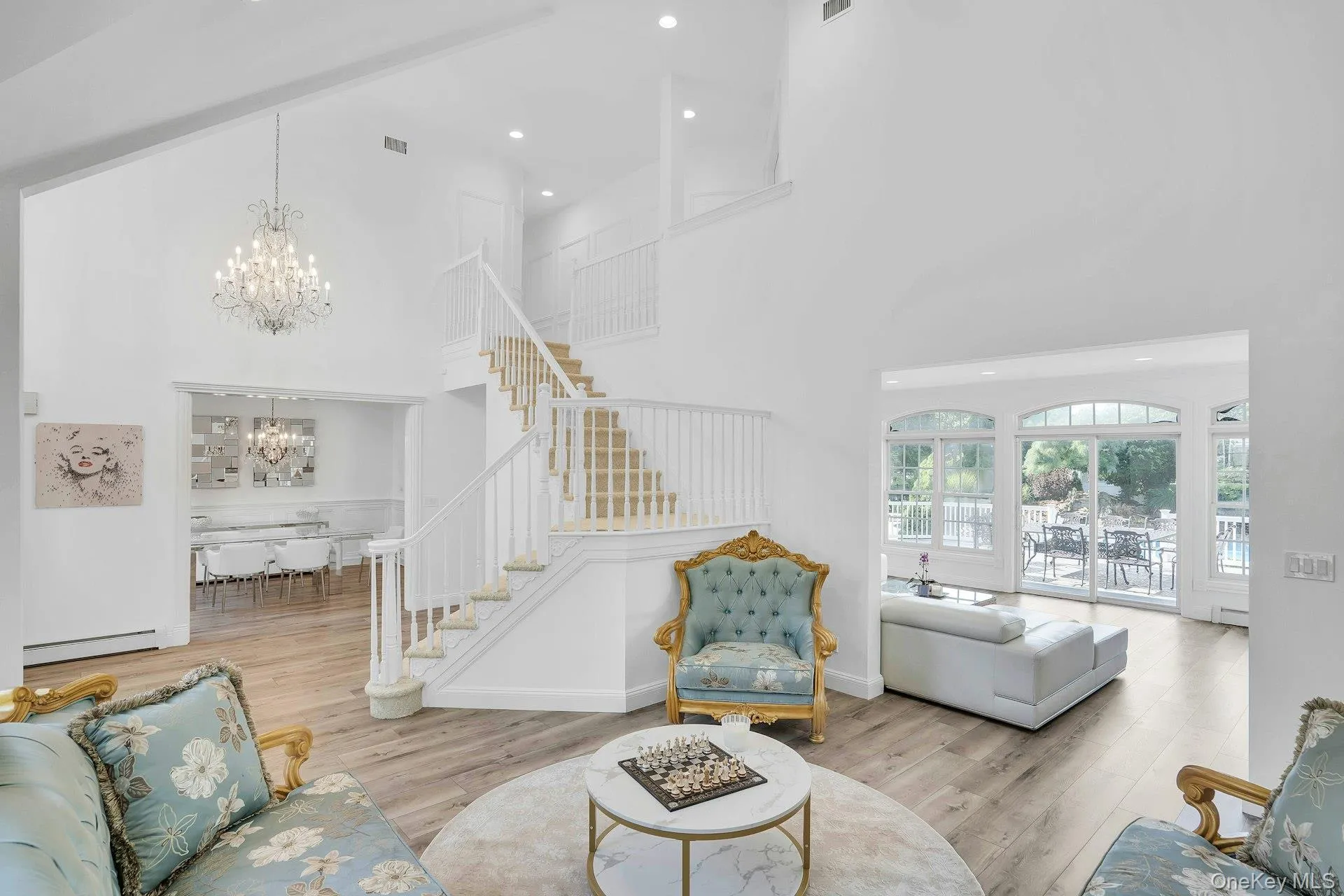 Flow into family room is great for entertaining. Flow into family room is great for entertaining.