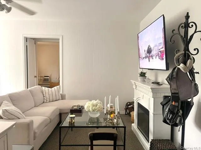 191 Birch Hill Rd, Oyster Bay, NY, 1 Bedroom Bedrooms, 3 Rooms Rooms,1 BathroomBathrooms,Residential Lease,For Rent,Birch Hill Rd,0,1037236 191 Birch Hill Rd, Oyster Bay, NY, 1 Bedroom Bedrooms, 3 Rooms Rooms,1 BathroomBathrooms,Residential Lease,For Rent,Birch Hill Rd,0,1037236