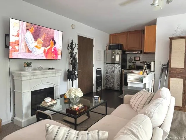 191 Birch Hill Rd, Oyster Bay, NY, 1 Bedroom Bedrooms, 3 Rooms Rooms,1 BathroomBathrooms,Residential Lease,For Rent,Birch Hill Rd,0,1037236 191 Birch Hill Rd, Oyster Bay, NY, 1 Bedroom Bedrooms, 3 Rooms Rooms,1 BathroomBathrooms,Residential Lease,For Rent,Birch Hill Rd,0,1037236