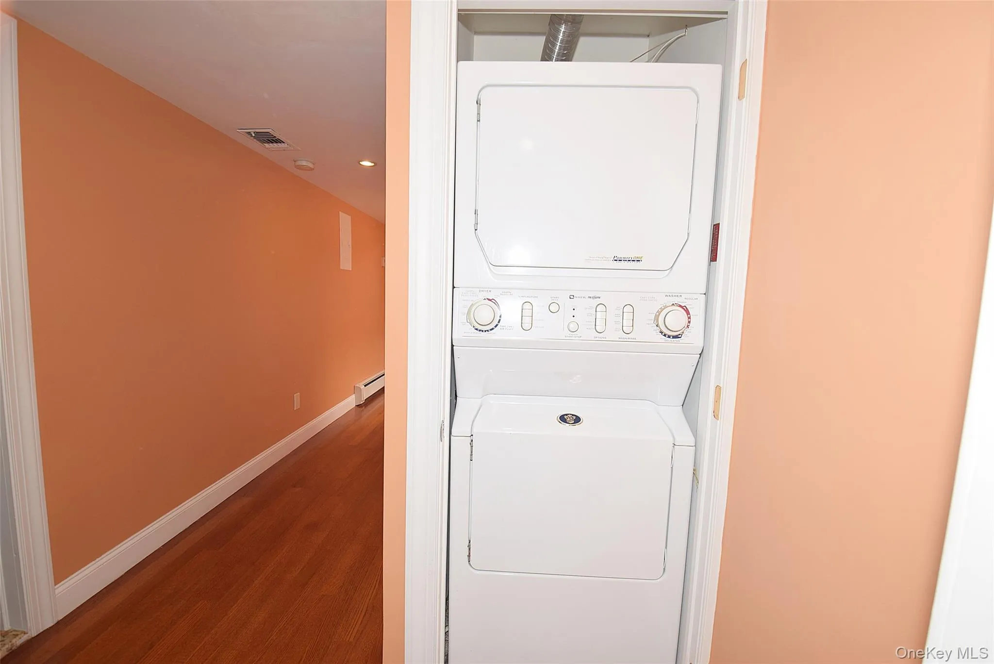 13-19 Michael Court, New York, NY, 3 Bedrooms Bedrooms, 6 Rooms Rooms,2 BathroomsBathrooms,Residential,For Rent,Michael,0,1037242 13-19 Michael Court, New York, NY, 3 Bedrooms Bedrooms, 6 Rooms Rooms,2 BathroomsBathrooms,Residential,For Rent,Michael,0,1037242