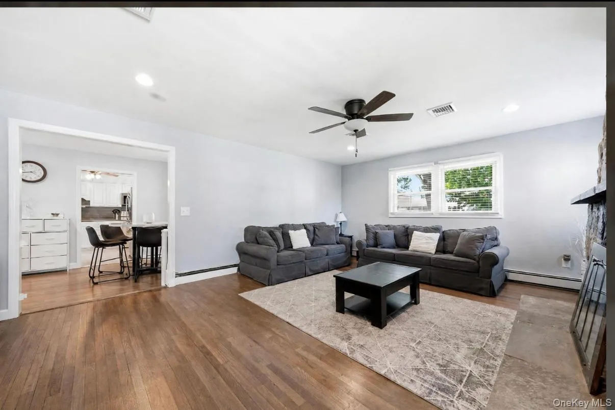 391 Oakwood Avenue, Islip, NY, 4 Bedrooms Bedrooms, 9 Rooms Rooms,2 BathroomsBathrooms,Residential,For Rent,Oakwood,0,1037247 391 Oakwood Avenue, Islip, NY, 4 Bedrooms Bedrooms, 9 Rooms Rooms,2 BathroomsBathrooms,Residential,For Rent,Oakwood,0,1037247