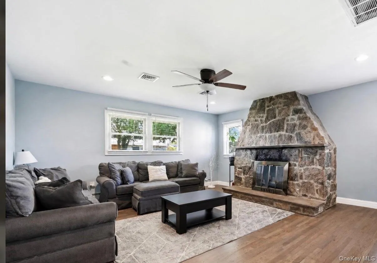 391 Oakwood Avenue, Islip, NY, 4 Bedrooms Bedrooms, 9 Rooms Rooms,2 BathroomsBathrooms,Residential,For Rent,Oakwood,0,1037247 391 Oakwood Avenue, Islip, NY, 4 Bedrooms Bedrooms, 9 Rooms Rooms,2 BathroomsBathrooms,Residential,For Rent,Oakwood,0,1037247