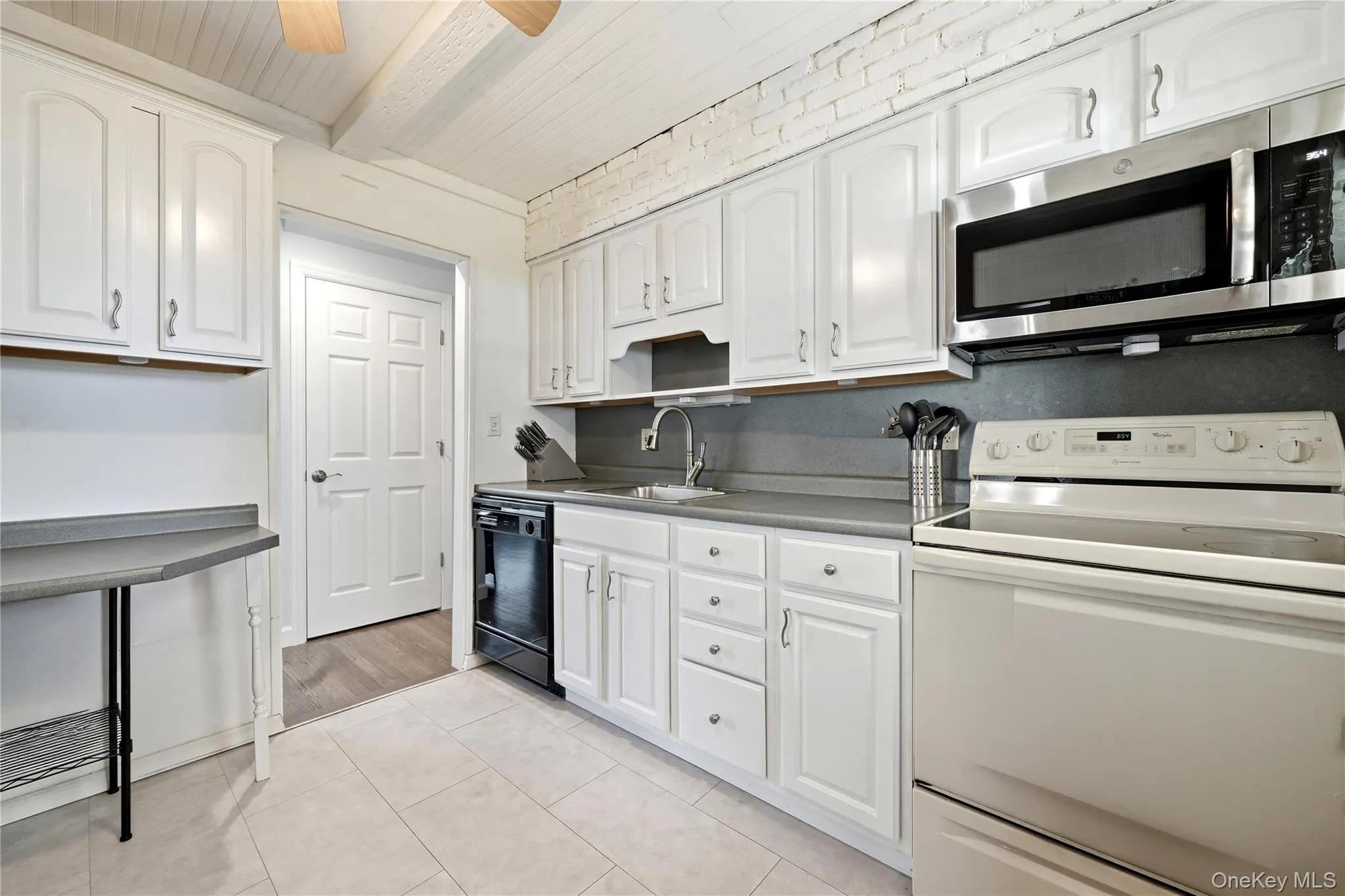 391 Oakwood Avenue, Islip, NY, 4 Bedrooms Bedrooms, 9 Rooms Rooms,2 BathroomsBathrooms,Residential,For Rent,Oakwood,0,1037247 391 Oakwood Avenue, Islip, NY, 4 Bedrooms Bedrooms, 9 Rooms Rooms,2 BathroomsBathrooms,Residential,For Rent,Oakwood,0,1037247