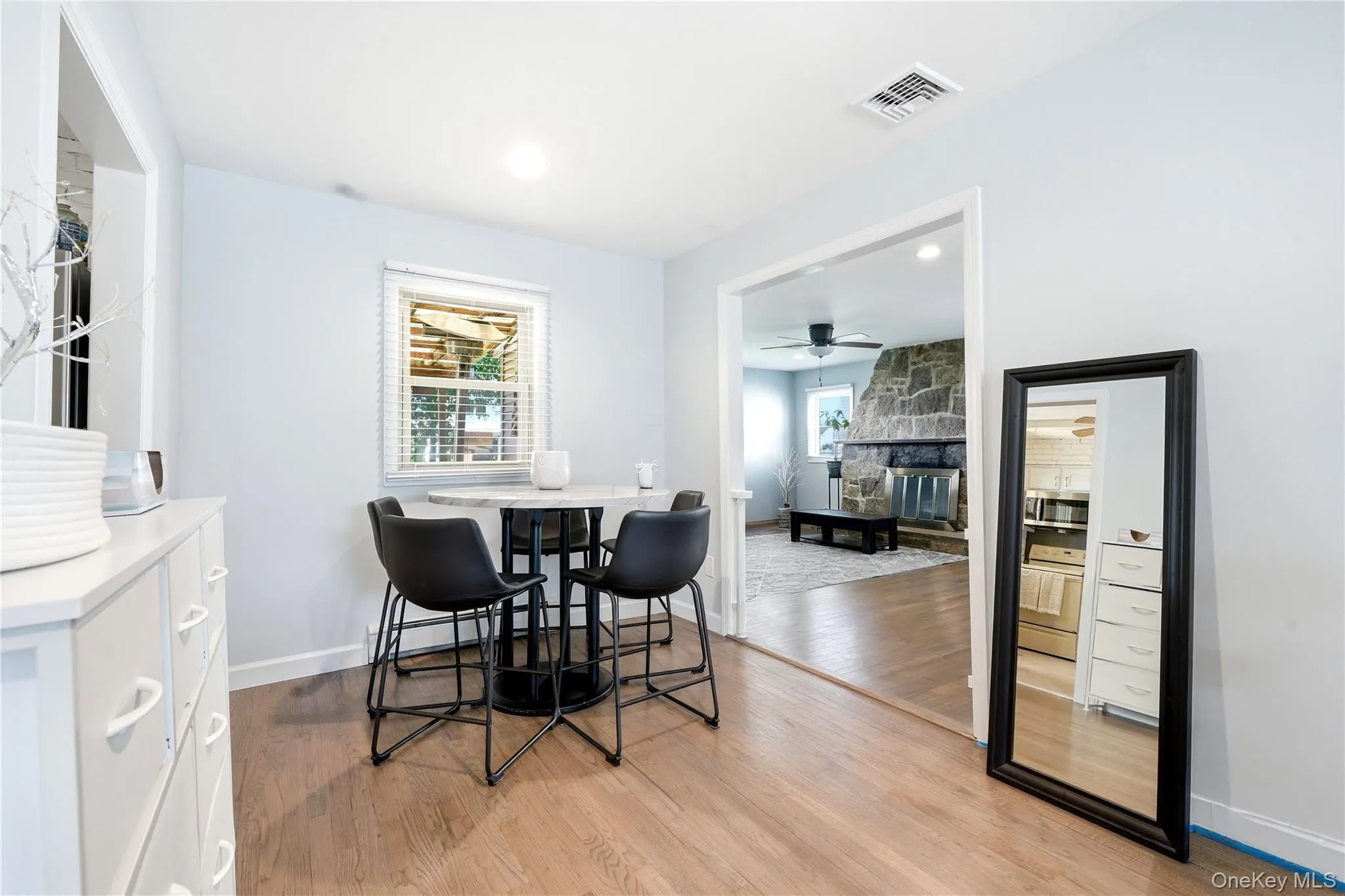 391 Oakwood Avenue, Islip, NY, 4 Bedrooms Bedrooms, 9 Rooms Rooms,2 BathroomsBathrooms,Residential,For Rent,Oakwood,0,1037247 391 Oakwood Avenue, Islip, NY, 4 Bedrooms Bedrooms, 9 Rooms Rooms,2 BathroomsBathrooms,Residential,For Rent,Oakwood,0,1037247