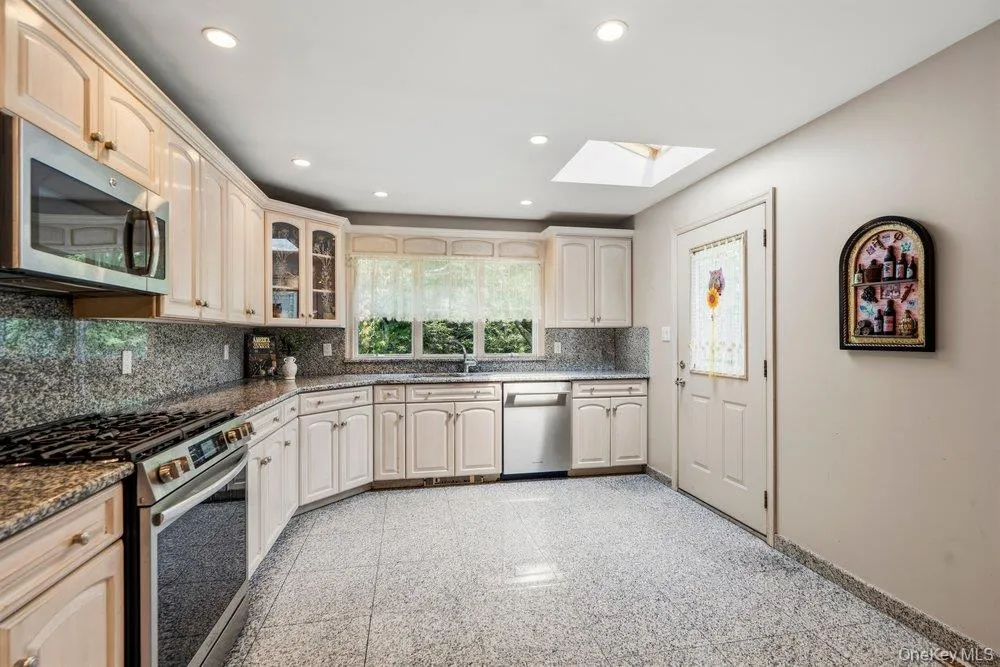 11 Laurie Place, Glen Cove, NY, 4 Bedrooms Bedrooms, 10 Rooms Rooms,3 BathroomsBathrooms,Residential,For Rent,Laurie,0,1037259 11 Laurie Place, Glen Cove, NY, 4 Bedrooms Bedrooms, 10 Rooms Rooms,3 BathroomsBathrooms,Residential,For Rent,Laurie,0,1037259