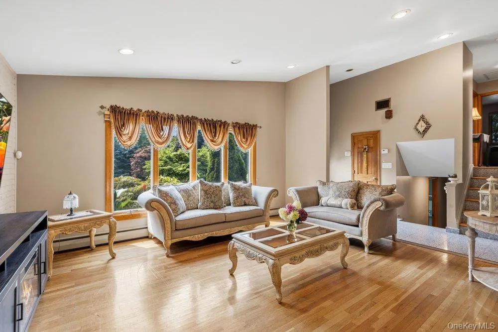 11 Laurie Place, Glen Cove, NY, 4 Bedrooms Bedrooms, 10 Rooms Rooms,3 BathroomsBathrooms,Residential,For Rent,Laurie,0,1037259 11 Laurie Place, Glen Cove, NY, 4 Bedrooms Bedrooms, 10 Rooms Rooms,3 BathroomsBathrooms,Residential,For Rent,Laurie,0,1037259
