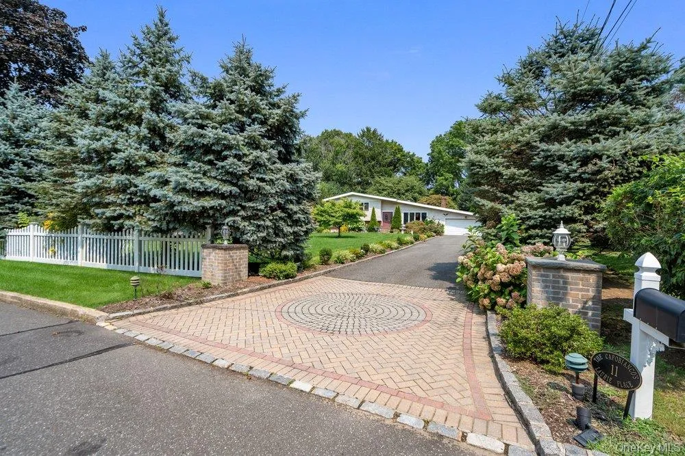 11 Laurie Place, Glen Cove, NY, 4 Bedrooms Bedrooms, 10 Rooms Rooms,3 BathroomsBathrooms,Residential,For Rent,Laurie,0,1037259 11 Laurie Place, Glen Cove, NY, 4 Bedrooms Bedrooms, 10 Rooms Rooms,3 BathroomsBathrooms,Residential,For Rent,Laurie,0,1037259