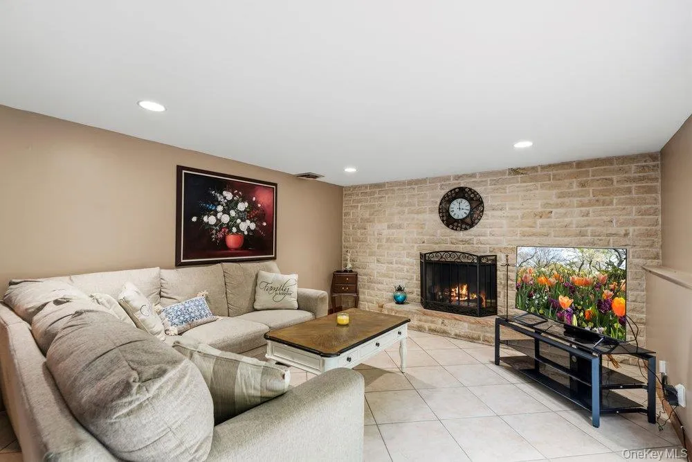 11 Laurie Place, Glen Cove, NY, 4 Bedrooms Bedrooms, 10 Rooms Rooms,3 BathroomsBathrooms,Residential,For Rent,Laurie,0,1037259 11 Laurie Place, Glen Cove, NY, 4 Bedrooms Bedrooms, 10 Rooms Rooms,3 BathroomsBathrooms,Residential,For Rent,Laurie,0,1037259