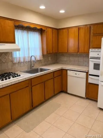 25923 147th Drive, New York, NY, 3 Bedrooms Bedrooms, 8 Rooms Rooms,1 BathroomBathrooms,Residential Lease,For Rent,147th,0,1037260 25923 147th Drive, New York, NY, 3 Bedrooms Bedrooms, 8 Rooms Rooms,1 BathroomBathrooms,Residential Lease,For Rent,147th,0,1037260