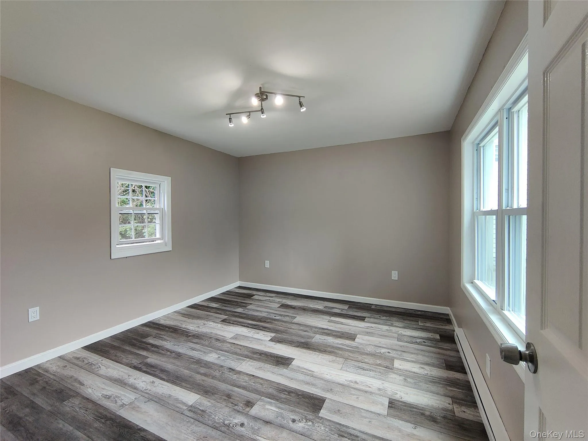 917-921 Violet Avenue, Hyde Park, NY, 3 Rooms Rooms,1 BathroomBathrooms,Residential Lease,For Rent,Violet,0,1037261 917-921 Violet Avenue, Hyde Park, NY, 3 Rooms Rooms,1 BathroomBathrooms,Residential Lease,For Rent,Violet,0,1037261