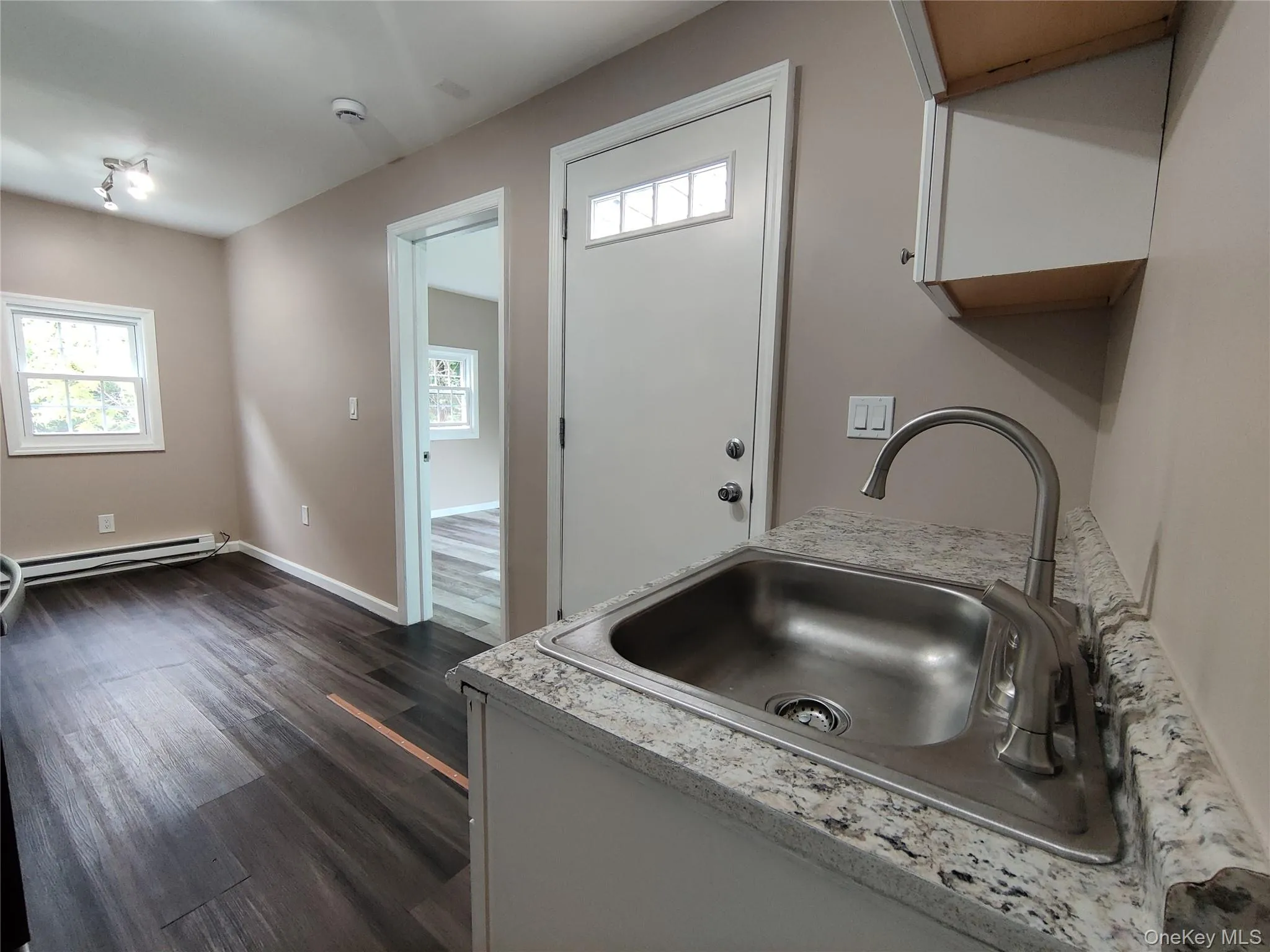 917-921 Violet Avenue, Hyde Park, NY, 3 Rooms Rooms,1 BathroomBathrooms,Residential Lease,For Rent,Violet,0,1037261 917-921 Violet Avenue, Hyde Park, NY, 3 Rooms Rooms,1 BathroomBathrooms,Residential Lease,For Rent,Violet,0,1037261