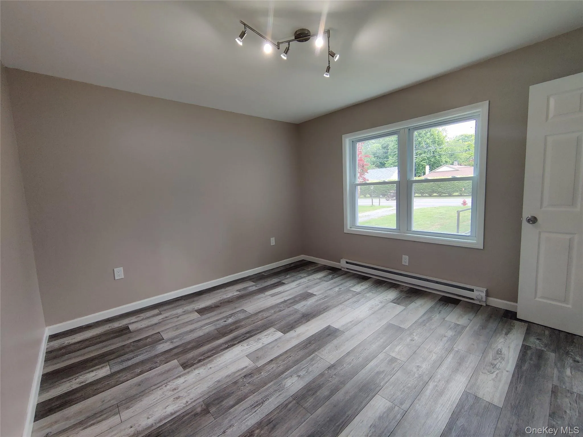 917-921 Violet Avenue, Hyde Park, NY, 3 Rooms Rooms,1 BathroomBathrooms,Residential Lease,For Rent,Violet,0,1037261 917-921 Violet Avenue, Hyde Park, NY, 3 Rooms Rooms,1 BathroomBathrooms,Residential Lease,For Rent,Violet,0,1037261