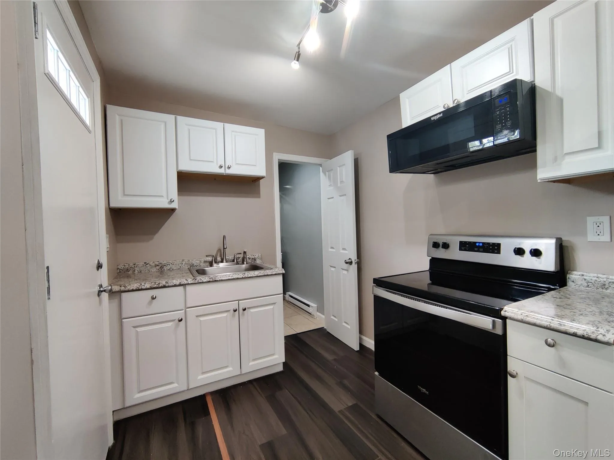 917-921 Violet Avenue, Hyde Park, NY, 3 Rooms Rooms,1 BathroomBathrooms,Residential Lease,For Rent,Violet,0,1037261 917-921 Violet Avenue, Hyde Park, NY, 3 Rooms Rooms,1 BathroomBathrooms,Residential Lease,For Rent,Violet,0,1037261