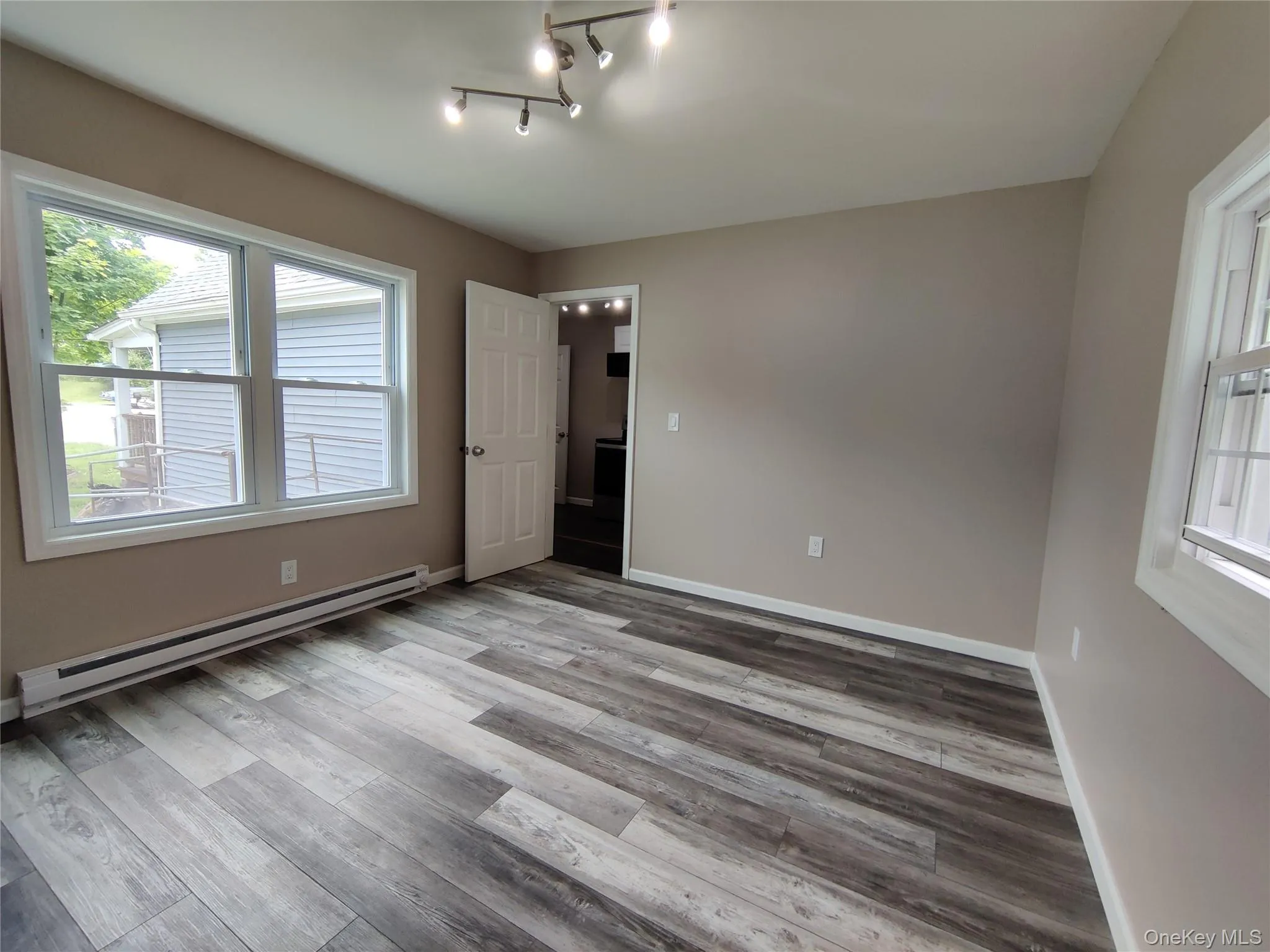 917-921 Violet Avenue, Hyde Park, NY, 3 Rooms Rooms,1 BathroomBathrooms,Residential Lease,For Rent,Violet,0,1037261 917-921 Violet Avenue, Hyde Park, NY, 3 Rooms Rooms,1 BathroomBathrooms,Residential Lease,For Rent,Violet,0,1037261
