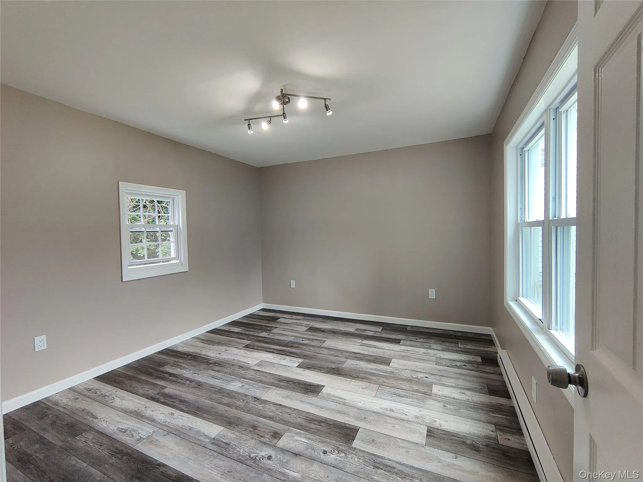 917-921 Violet Avenue, Hyde Park, NY, 3 Rooms Rooms,1 BathroomBathrooms,Residential Lease,For Rent,Violet,0,1037261 917-921 Violet Avenue, Hyde Park, NY, 3 Rooms Rooms,1 BathroomBathrooms,Residential Lease,For Rent,Violet,0,1037261