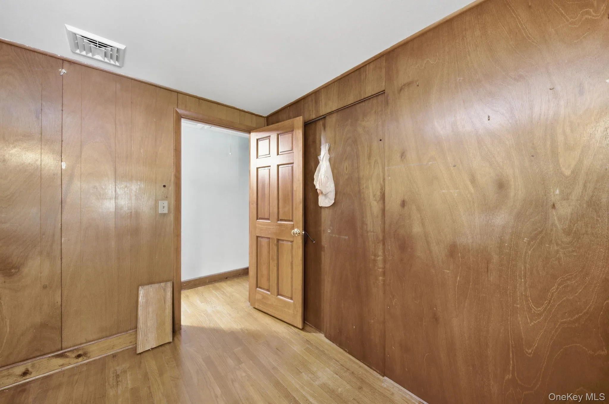 4th Bedroom or office with desk and built-ins and closet. Opposite view. 4th Bedroom or office with desk and built-ins and closet. Opposite view.