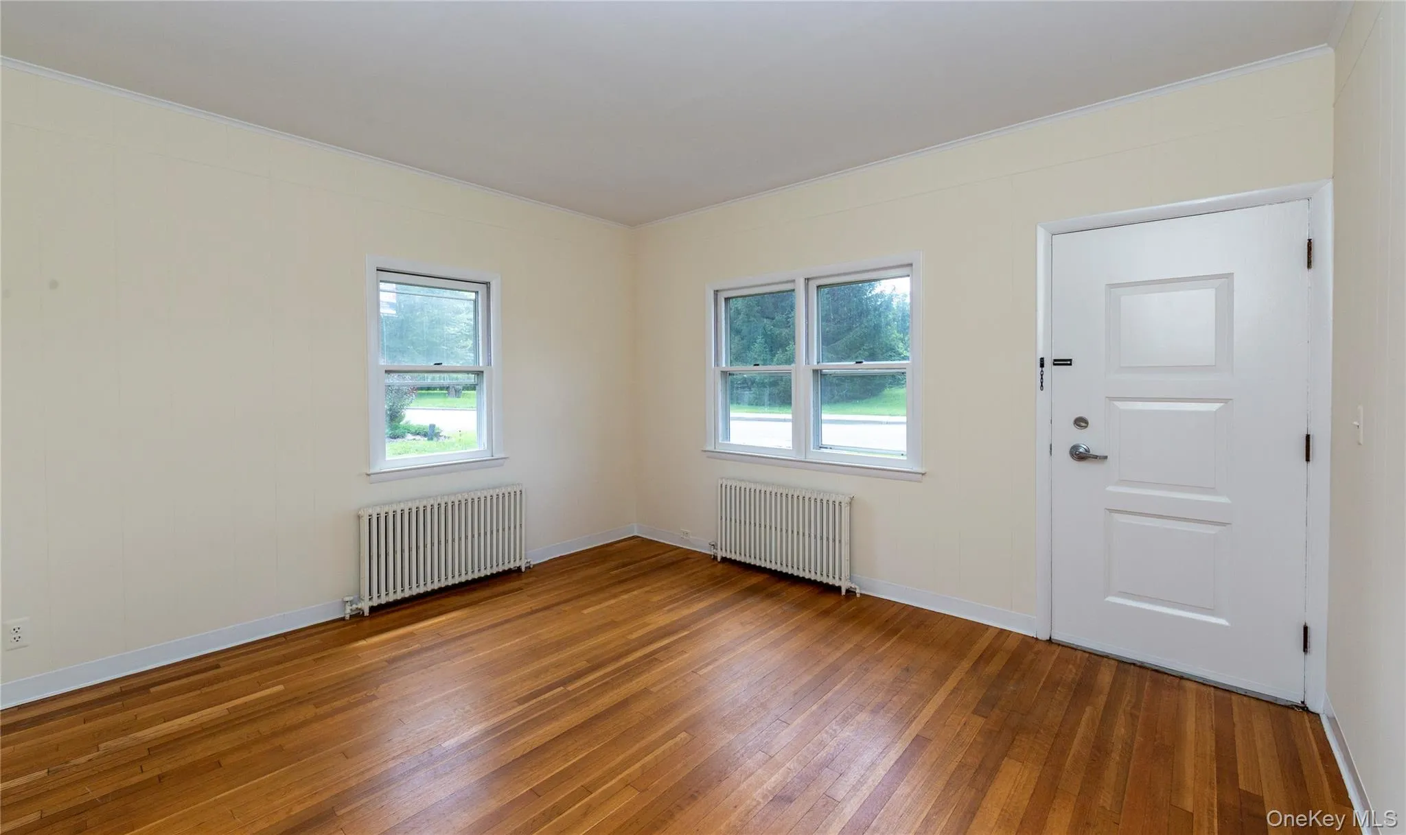 Front entry room. Use this room to suit your specific needs. Den, office or family room. Front entry room. Use this room to suit your specific needs. Den, office or family room.