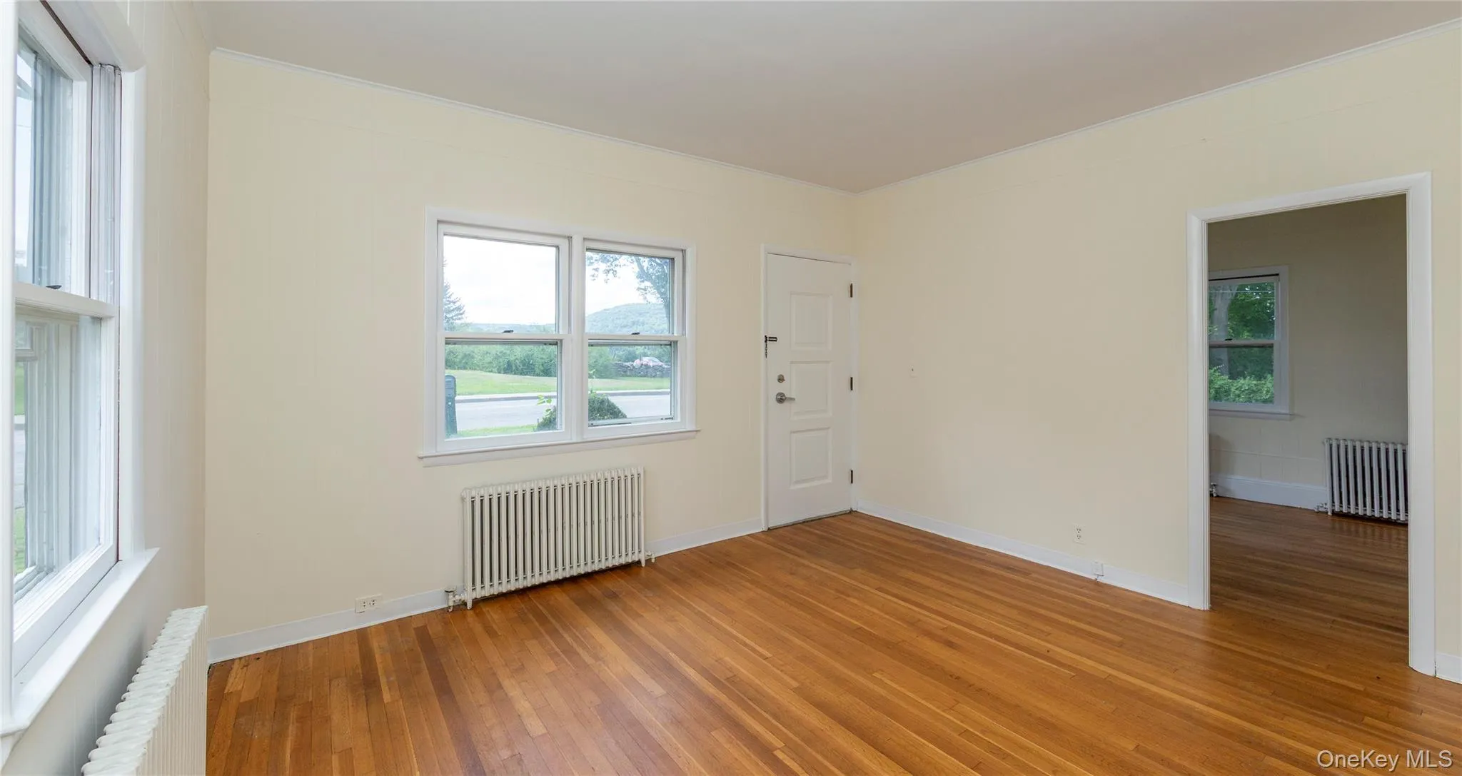 Door on the right leads to the front bedroom. Door on the right leads to the front bedroom.