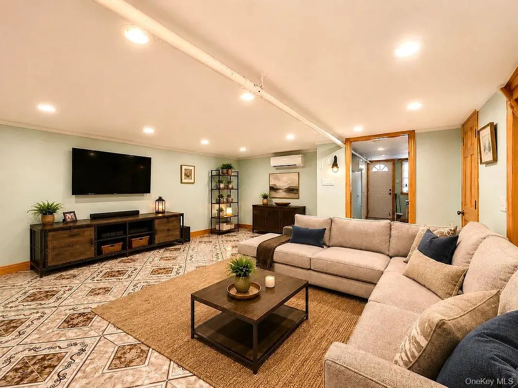 143-14 85th Drive, New York, NY, 3 Bedrooms Bedrooms, 9 Rooms Rooms,1 BathroomBathrooms,Residential,For Rent,85th,0,1037287 143-14 85th Drive, New York, NY, 3 Bedrooms Bedrooms, 9 Rooms Rooms,1 BathroomBathrooms,Residential,For Rent,85th,0,1037287