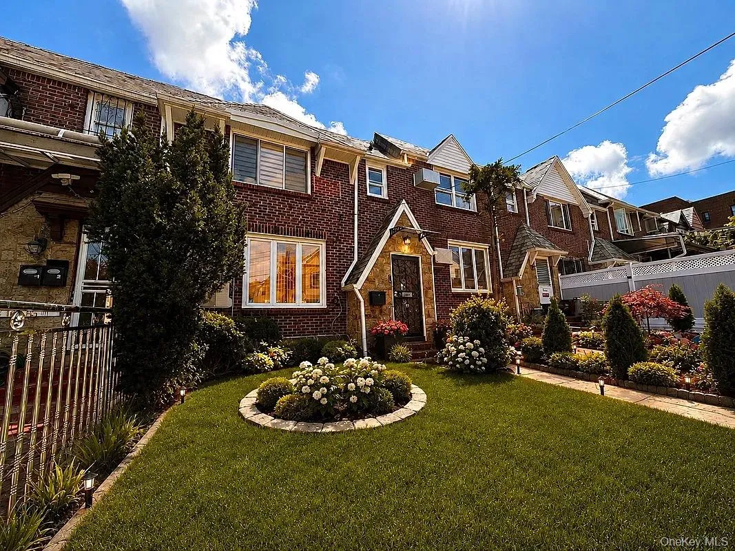 143-14 85th Drive, New York, NY, 3 Bedrooms Bedrooms, 9 Rooms Rooms,1 BathroomBathrooms,Residential,For Rent,85th,0,1037287 143-14 85th Drive, New York, NY, 3 Bedrooms Bedrooms, 9 Rooms Rooms,1 BathroomBathrooms,Residential,For Rent,85th,0,1037287