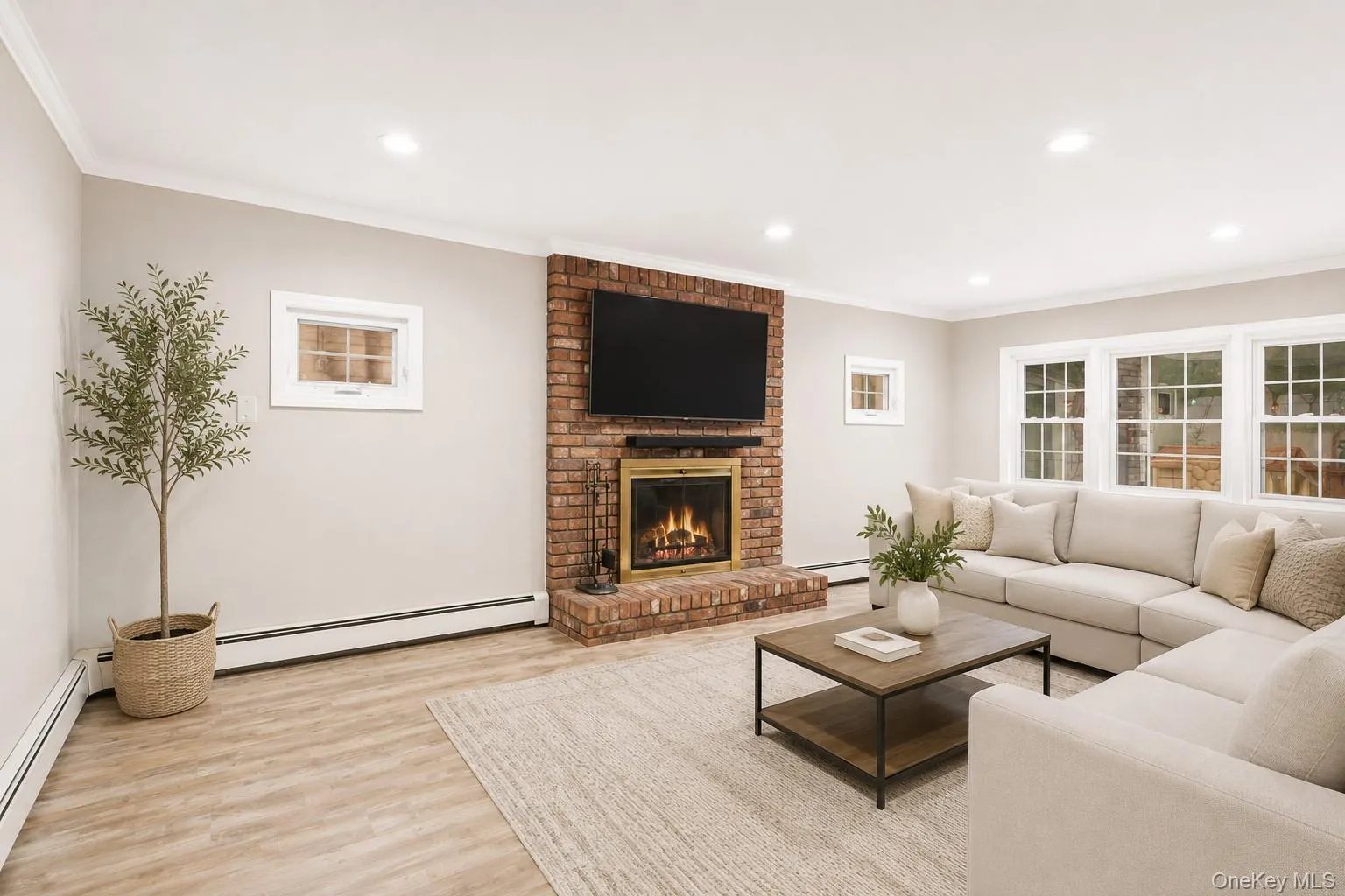 34 Hedge Lane, North Hempstead, NY, 5 Bedrooms Bedrooms, 8 Rooms Rooms,2 BathroomsBathrooms,Residential,For Rent,Hedge,0,1037290 34 Hedge Lane, North Hempstead, NY, 5 Bedrooms Bedrooms, 8 Rooms Rooms,2 BathroomsBathrooms,Residential,For Rent,Hedge,0,1037290