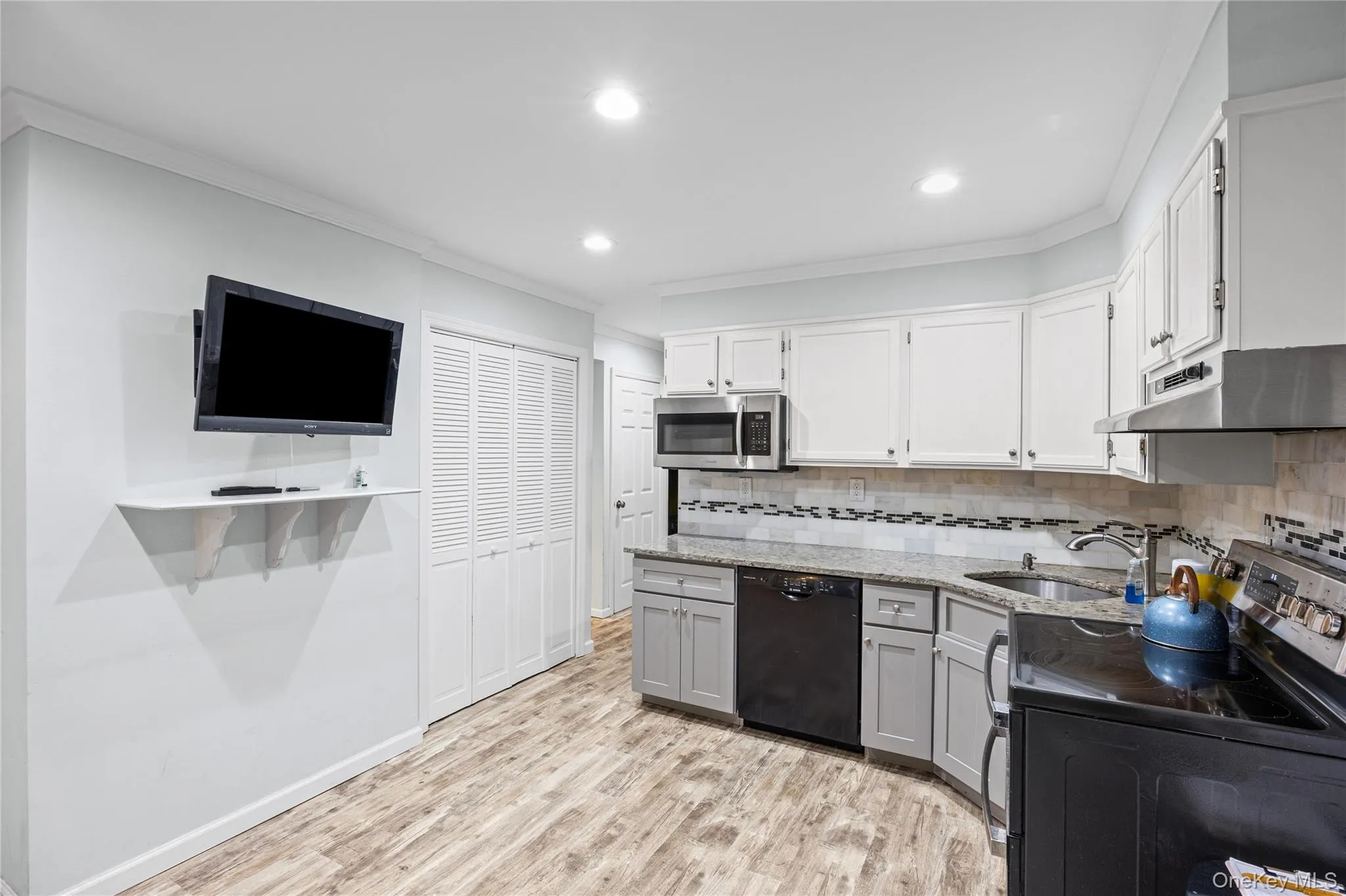 34 Hedge Lane, North Hempstead, NY, 5 Bedrooms Bedrooms, 8 Rooms Rooms,2 BathroomsBathrooms,Residential,For Rent,Hedge,0,1037290 34 Hedge Lane, North Hempstead, NY, 5 Bedrooms Bedrooms, 8 Rooms Rooms,2 BathroomsBathrooms,Residential,For Rent,Hedge,0,1037290