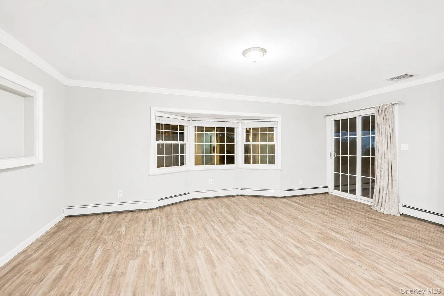 34 Hedge Lane, North Hempstead, NY, 5 Bedrooms Bedrooms, 8 Rooms Rooms,2 BathroomsBathrooms,Residential,For Rent,Hedge,0,1037290 34 Hedge Lane, North Hempstead, NY, 5 Bedrooms Bedrooms, 8 Rooms Rooms,2 BathroomsBathrooms,Residential,For Rent,Hedge,0,1037290