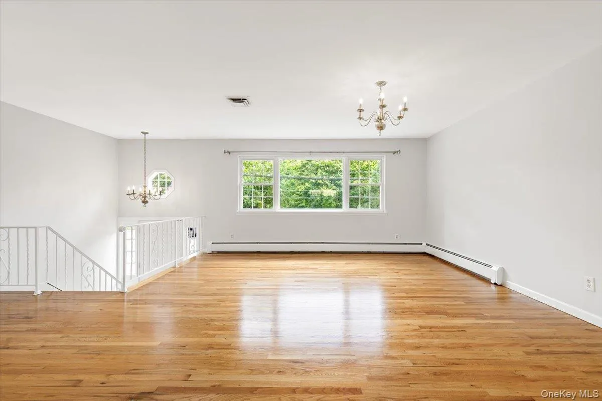 649 White Plains Road, Eastchester, NY, 3 Bedrooms Bedrooms, 7 Rooms Rooms,3 BathroomsBathrooms,Residential Lease,For Rent,White Plains,0,1037297 649 White Plains Road, Eastchester, NY, 3 Bedrooms Bedrooms, 7 Rooms Rooms,3 BathroomsBathrooms,Residential Lease,For Rent,White Plains,0,1037297