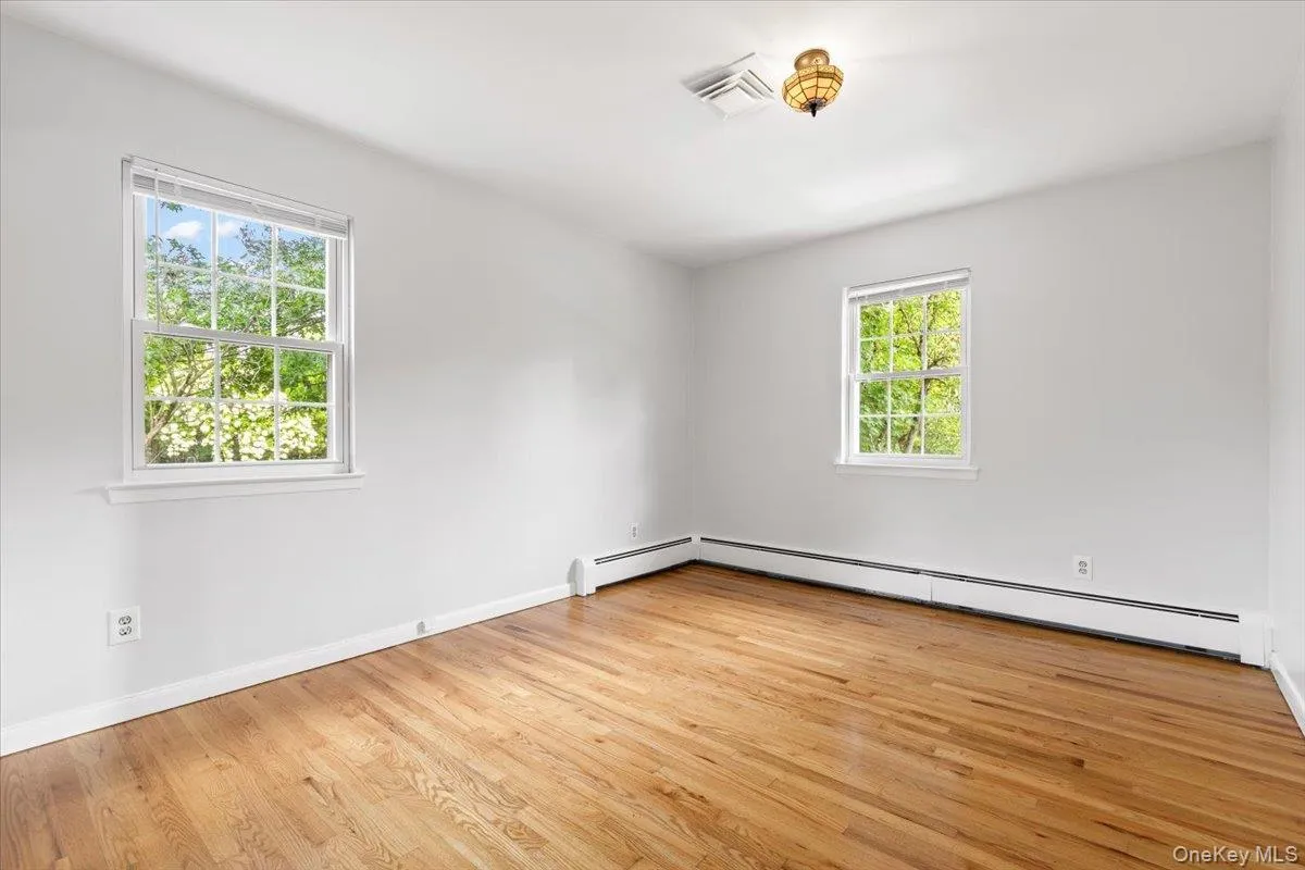 649 White Plains Road, Eastchester, NY, 3 Bedrooms Bedrooms, 7 Rooms Rooms,3 BathroomsBathrooms,Residential Lease,For Rent,White Plains,0,1037297 649 White Plains Road, Eastchester, NY, 3 Bedrooms Bedrooms, 7 Rooms Rooms,3 BathroomsBathrooms,Residential Lease,For Rent,White Plains,0,1037297