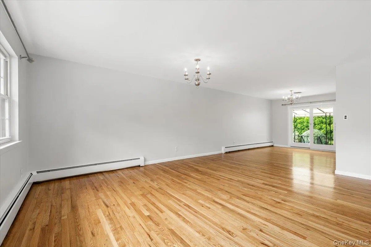 649 White Plains Road, Eastchester, NY, 3 Bedrooms Bedrooms, 7 Rooms Rooms,3 BathroomsBathrooms,Residential Lease,For Rent,White Plains,0,1037297 649 White Plains Road, Eastchester, NY, 3 Bedrooms Bedrooms, 7 Rooms Rooms,3 BathroomsBathrooms,Residential Lease,For Rent,White Plains,0,1037297