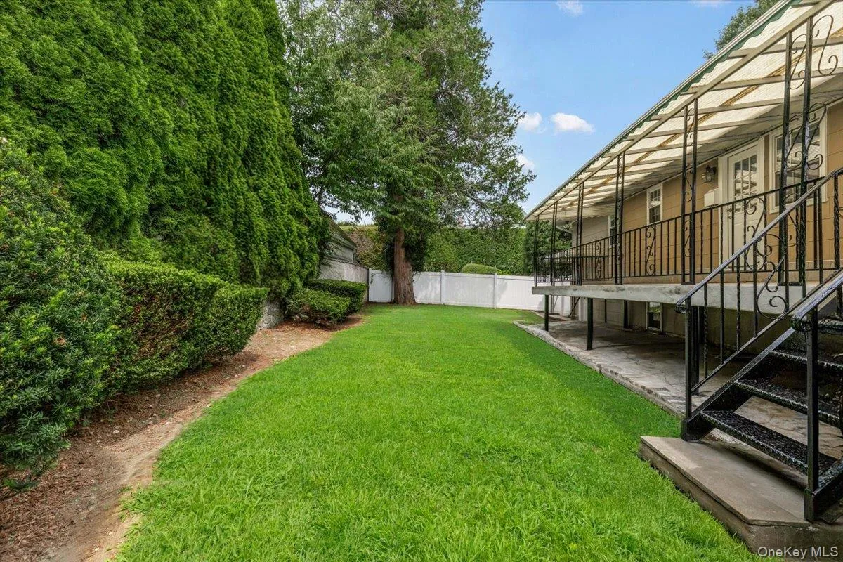 649 White Plains Road, Eastchester, NY, 3 Bedrooms Bedrooms, 7 Rooms Rooms,3 BathroomsBathrooms,Residential Lease,For Rent,White Plains,0,1037297 649 White Plains Road, Eastchester, NY, 3 Bedrooms Bedrooms, 7 Rooms Rooms,3 BathroomsBathrooms,Residential Lease,For Rent,White Plains,0,1037297