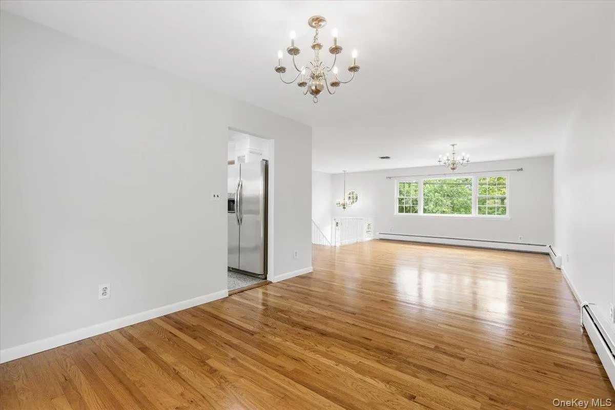 649 White Plains Road, Eastchester, NY, 3 Bedrooms Bedrooms, 7 Rooms Rooms,3 BathroomsBathrooms,Residential Lease,For Rent,White Plains,0,1037297 649 White Plains Road, Eastchester, NY, 3 Bedrooms Bedrooms, 7 Rooms Rooms,3 BathroomsBathrooms,Residential Lease,For Rent,White Plains,0,1037297