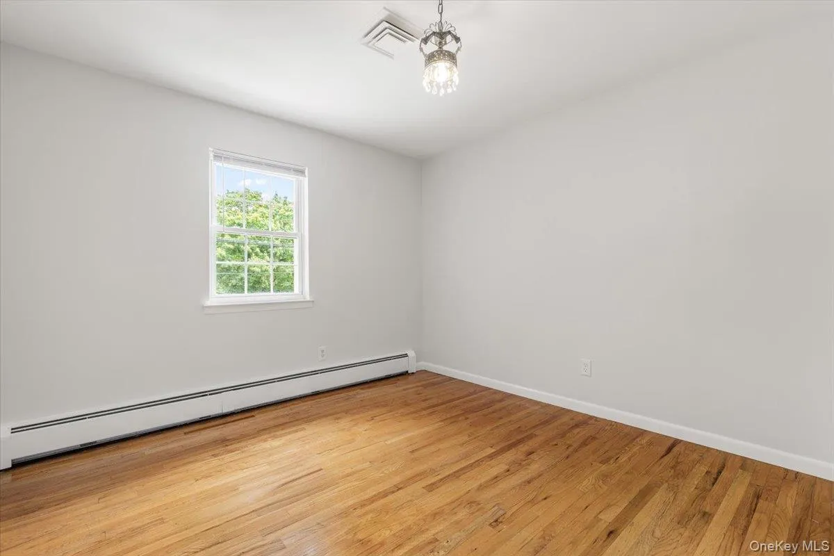 649 White Plains Road, Eastchester, NY, 3 Bedrooms Bedrooms, 7 Rooms Rooms,3 BathroomsBathrooms,Residential Lease,For Rent,White Plains,0,1037297 649 White Plains Road, Eastchester, NY, 3 Bedrooms Bedrooms, 7 Rooms Rooms,3 BathroomsBathrooms,Residential Lease,For Rent,White Plains,0,1037297