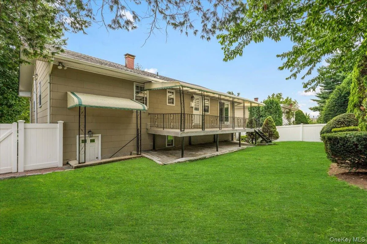 649 White Plains Road, Eastchester, NY, 3 Bedrooms Bedrooms, 7 Rooms Rooms,3 BathroomsBathrooms,Residential Lease,For Rent,White Plains,0,1037297 649 White Plains Road, Eastchester, NY, 3 Bedrooms Bedrooms, 7 Rooms Rooms,3 BathroomsBathrooms,Residential Lease,For Rent,White Plains,0,1037297