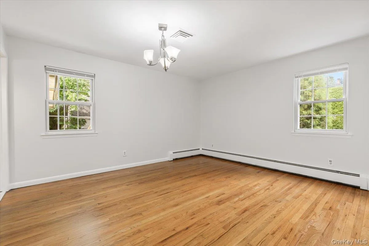 649 White Plains Road, Eastchester, NY, 3 Bedrooms Bedrooms, 7 Rooms Rooms,3 BathroomsBathrooms,Residential Lease,For Rent,White Plains,0,1037297 649 White Plains Road, Eastchester, NY, 3 Bedrooms Bedrooms, 7 Rooms Rooms,3 BathroomsBathrooms,Residential Lease,For Rent,White Plains,0,1037297