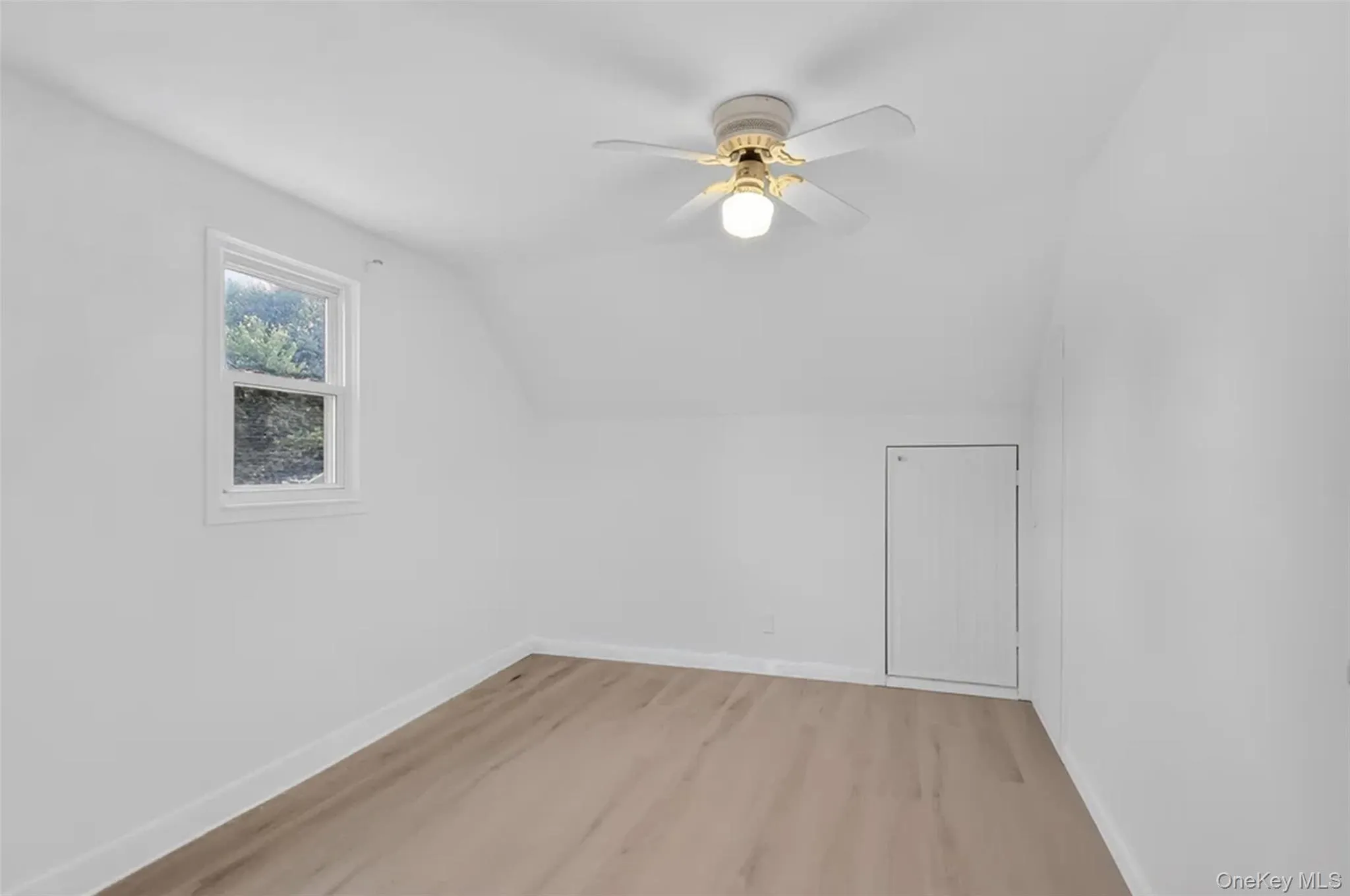 70 Lake Promenade, Brookhaven, NY, 3 Bedrooms Bedrooms, 8 Rooms Rooms,2 BathroomsBathrooms,Residential,For Rent,Lake Promenade,0,1037298 70 Lake Promenade, Brookhaven, NY, 3 Bedrooms Bedrooms, 8 Rooms Rooms,2 BathroomsBathrooms,Residential,For Rent,Lake Promenade,0,1037298