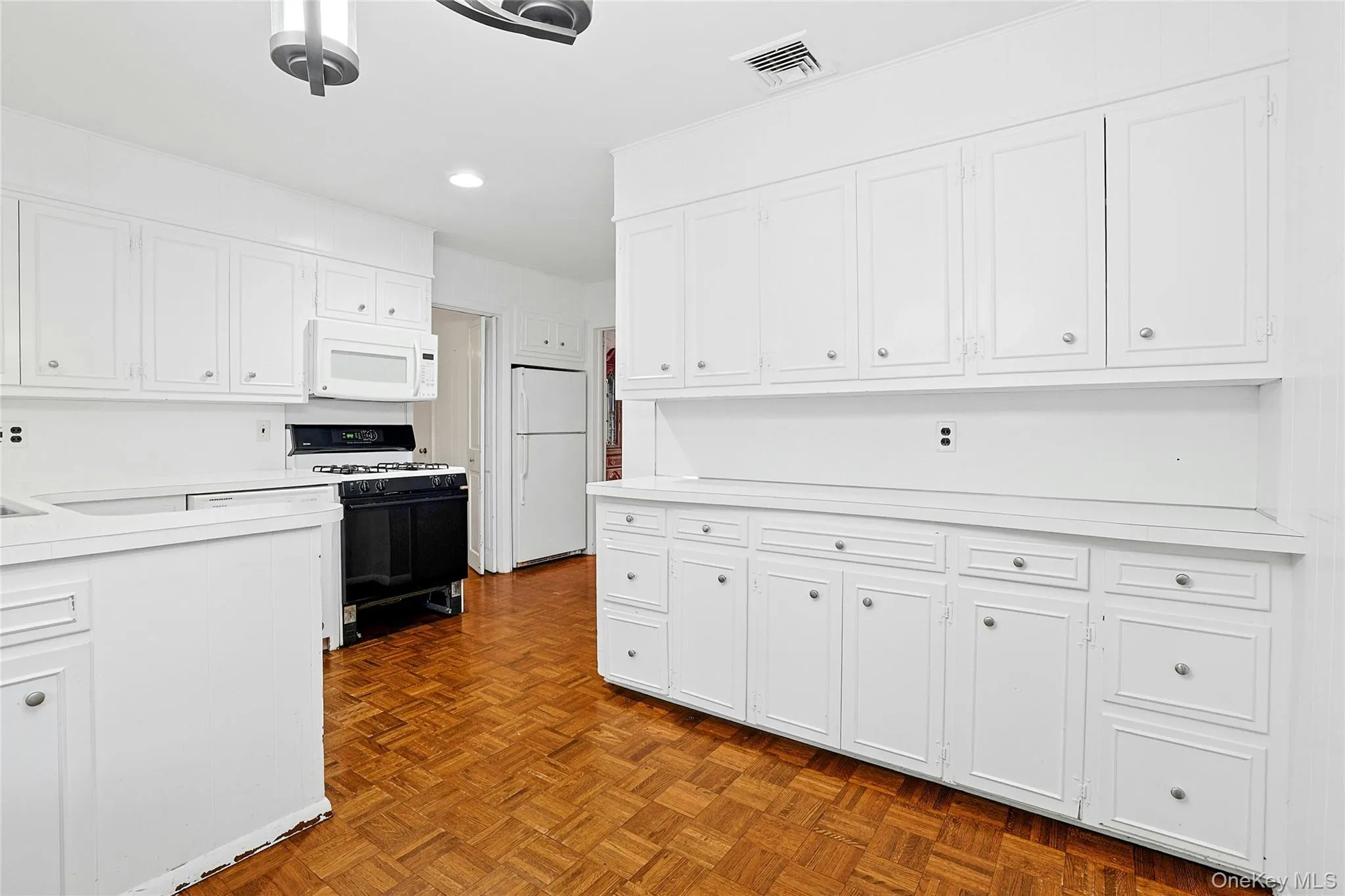 12 Wheeler Place, Clarkstown, NY, 4 Bedrooms Bedrooms, 11 Rooms Rooms,4 BathroomsBathrooms,Residential,For Rent,Wheeler,0,1037330 12 Wheeler Place, Clarkstown, NY, 4 Bedrooms Bedrooms, 11 Rooms Rooms,4 BathroomsBathrooms,Residential,For Rent,Wheeler,0,1037330
