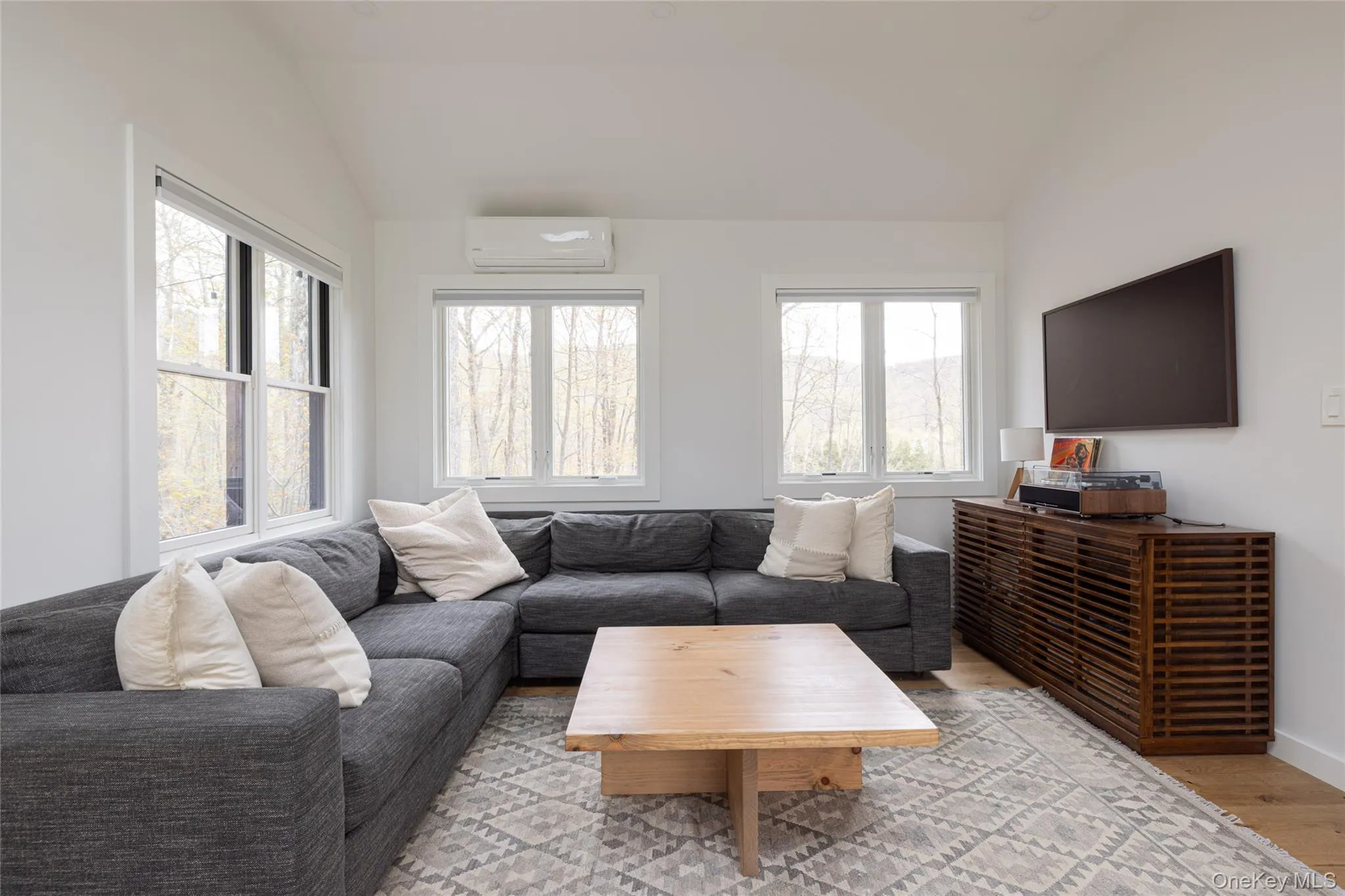 535 Mink Hollow Road, Woodstock, NY, 3 Bedrooms Bedrooms, 5 Rooms Rooms,2 BathroomsBathrooms,Residential Lease,For Rent,Mink Hollow,0,1037338 535 Mink Hollow Road, Woodstock, NY, 3 Bedrooms Bedrooms, 5 Rooms Rooms,2 BathroomsBathrooms,Residential Lease,For Rent,Mink Hollow,0,1037338