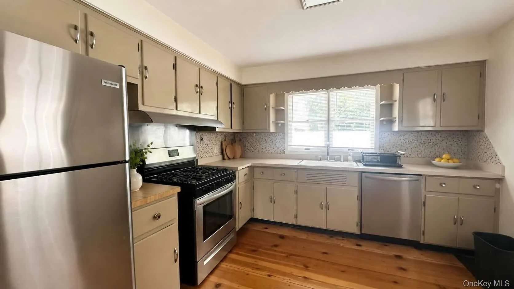 73 Singworth Street, Oyster Bay, NY, 4 Bedrooms Bedrooms, 9 Rooms Rooms,2 BathroomsBathrooms,Residential Lease,For Rent,Singworth,0,1037342 73 Singworth Street, Oyster Bay, NY, 4 Bedrooms Bedrooms, 9 Rooms Rooms,2 BathroomsBathrooms,Residential Lease,For Rent,Singworth,0,1037342