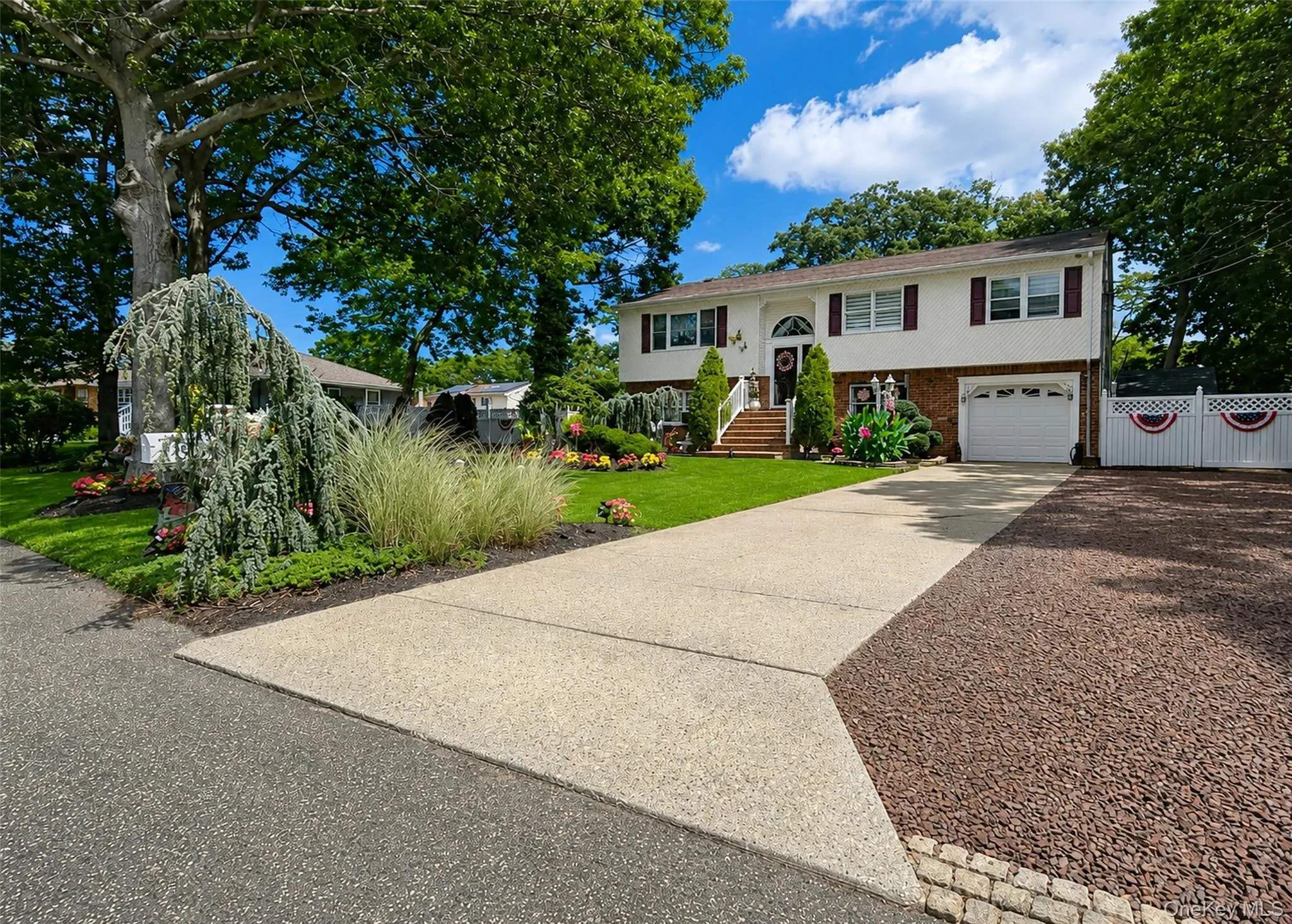 5 Avenue B, Brookhaven, NY, 5 Bedrooms Bedrooms, 10 Rooms Rooms,3 BathroomsBathrooms,Residential,For Rent,Avenue B,0,1037343 5 Avenue B, Brookhaven, NY, 5 Bedrooms Bedrooms, 10 Rooms Rooms,3 BathroomsBathrooms,Residential,For Rent,Avenue B,0,1037343