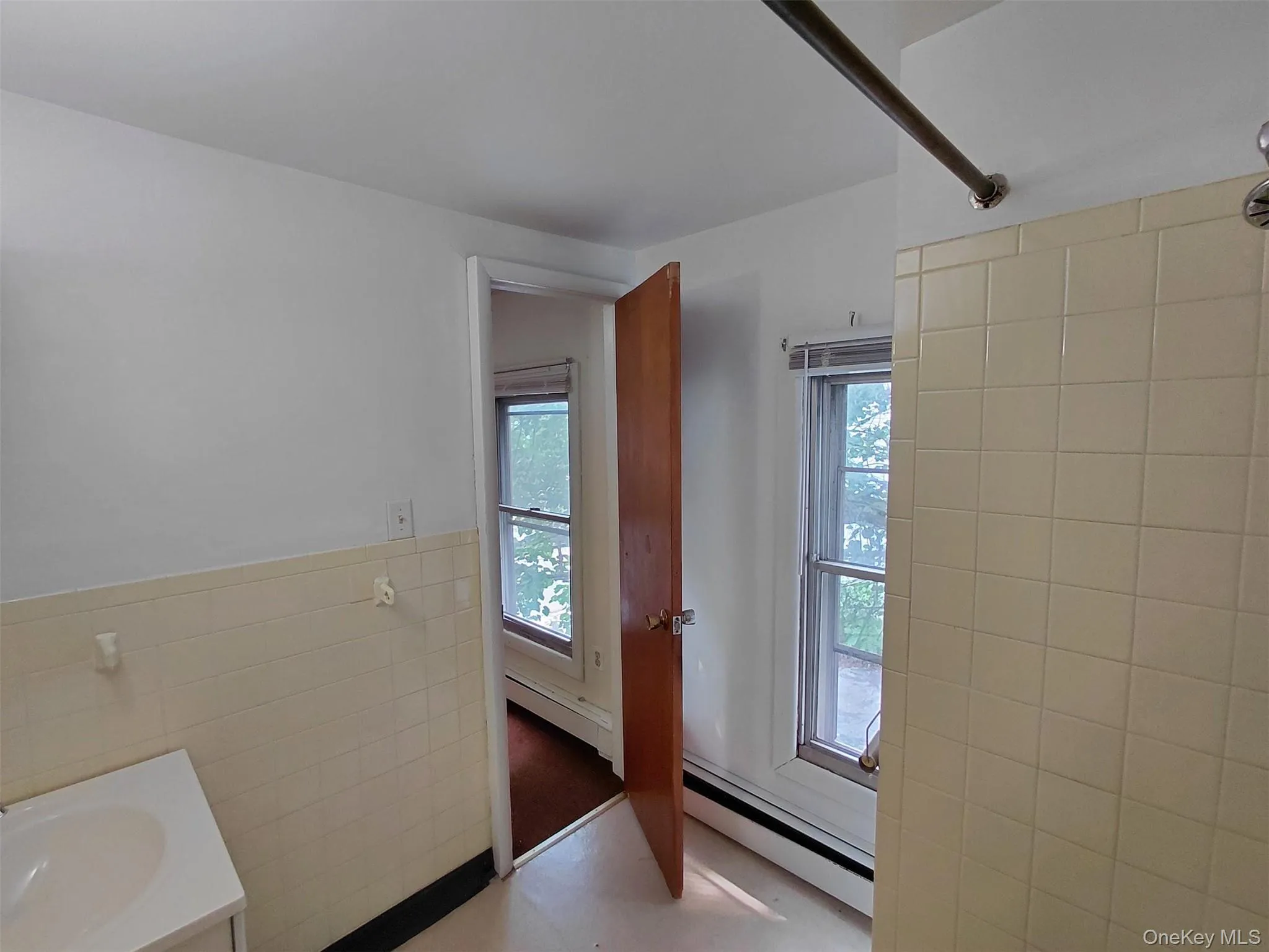 96 Clinton Avenue, Kingston, NY, 3 Rooms Rooms,1 BathroomBathrooms,Residential Lease,For Rent,Clinton,0,1037346 96 Clinton Avenue, Kingston, NY, 3 Rooms Rooms,1 BathroomBathrooms,Residential Lease,For Rent,Clinton,0,1037346